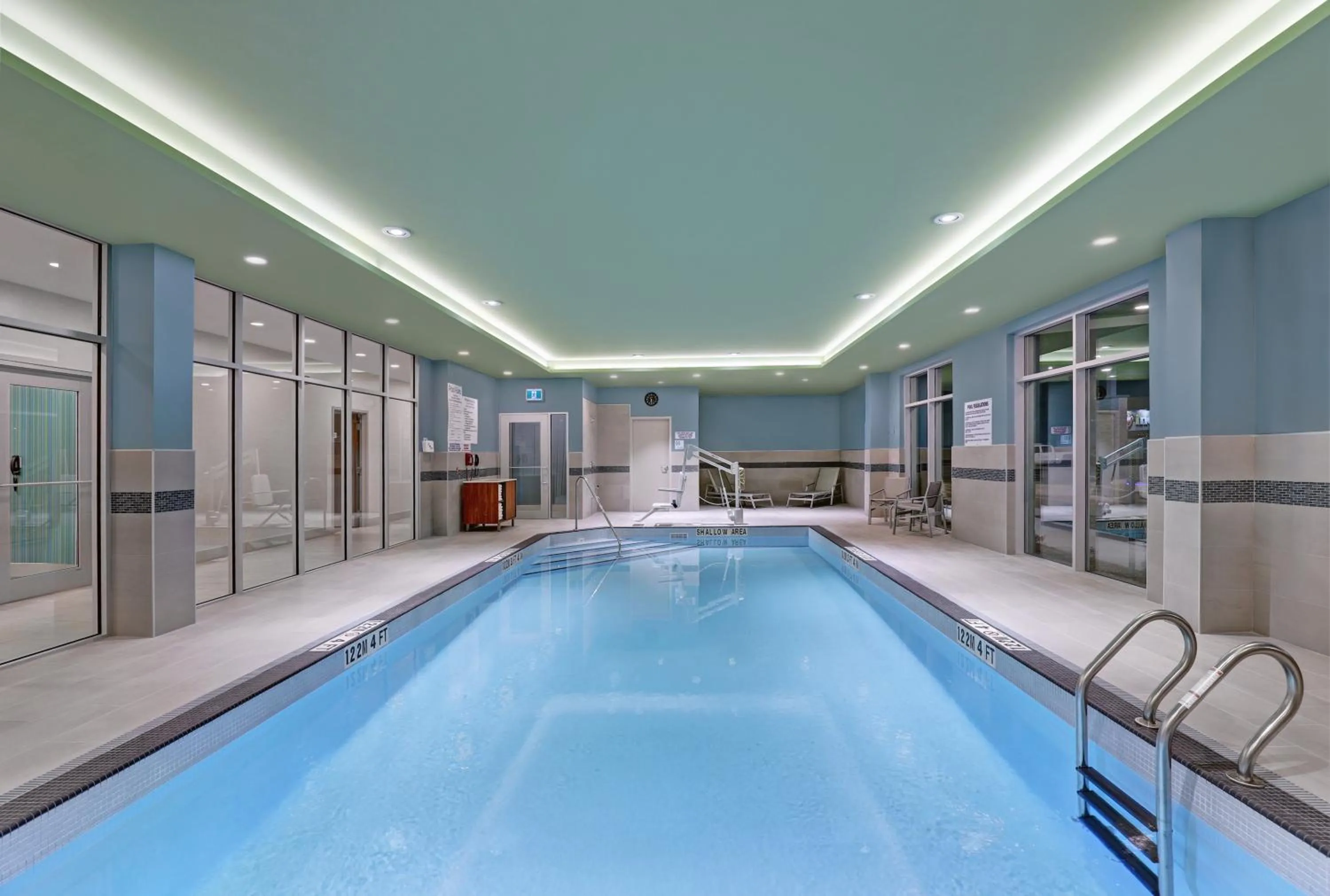 Swimming pool in Holiday Inn Express & Suites - Port Elgin