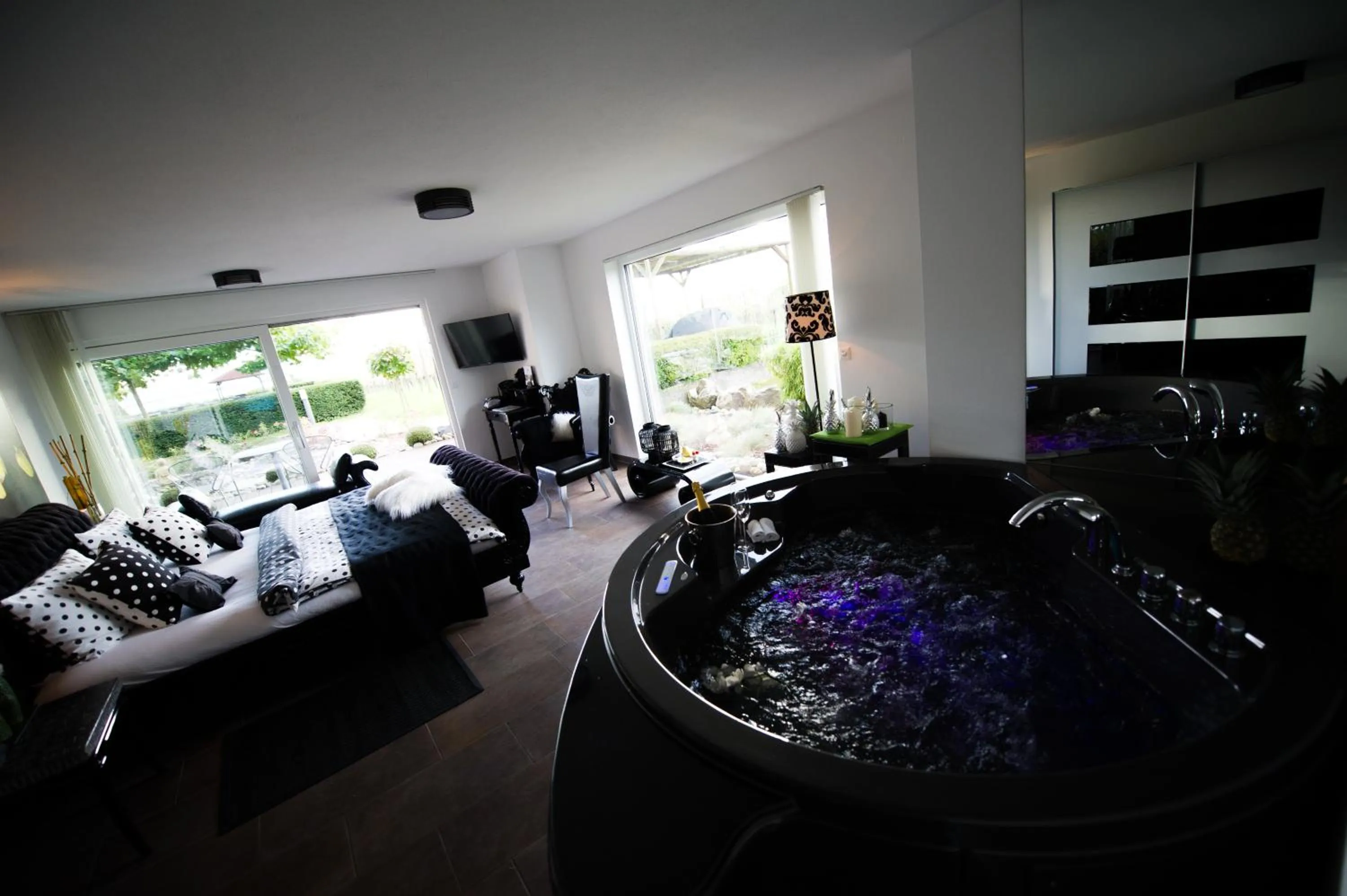 Garden view in Burgunderhof Bodensee - Adults only