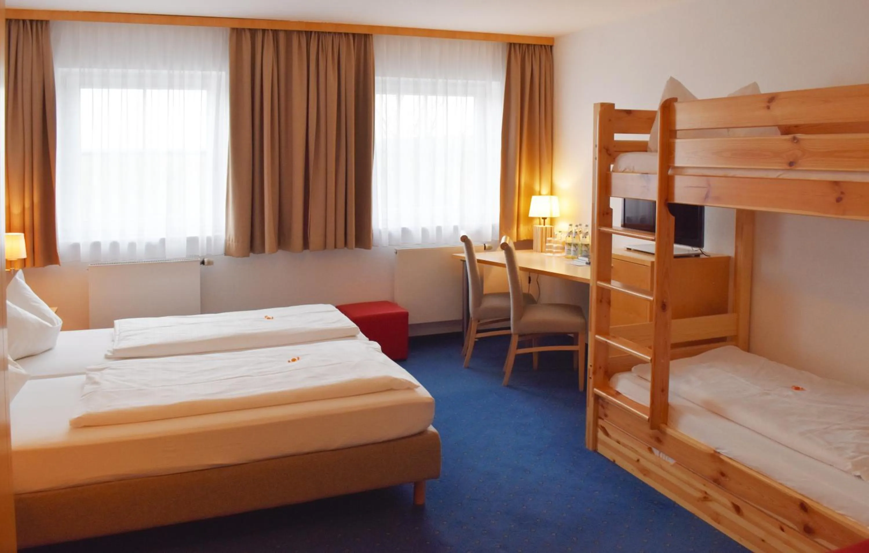 Photo of the whole room, Bed in Familienhotel nahe der Therme Erding