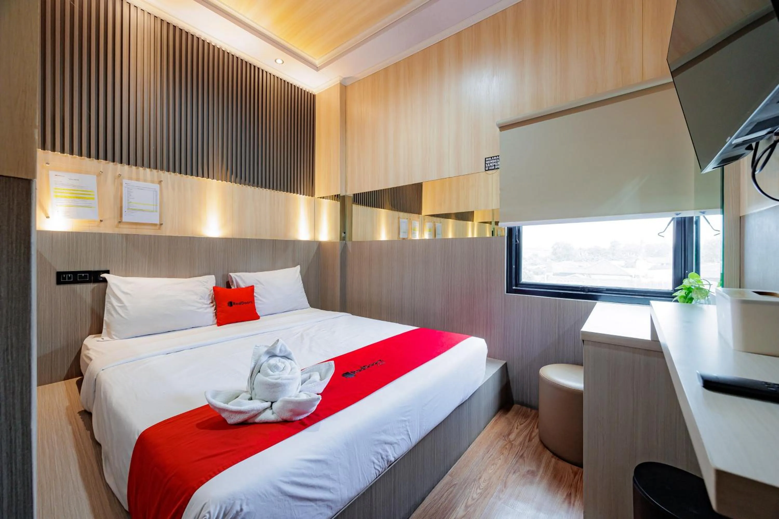 Bedroom, Bed in RedDoorz near Exit Toll Sirkuit Sentul