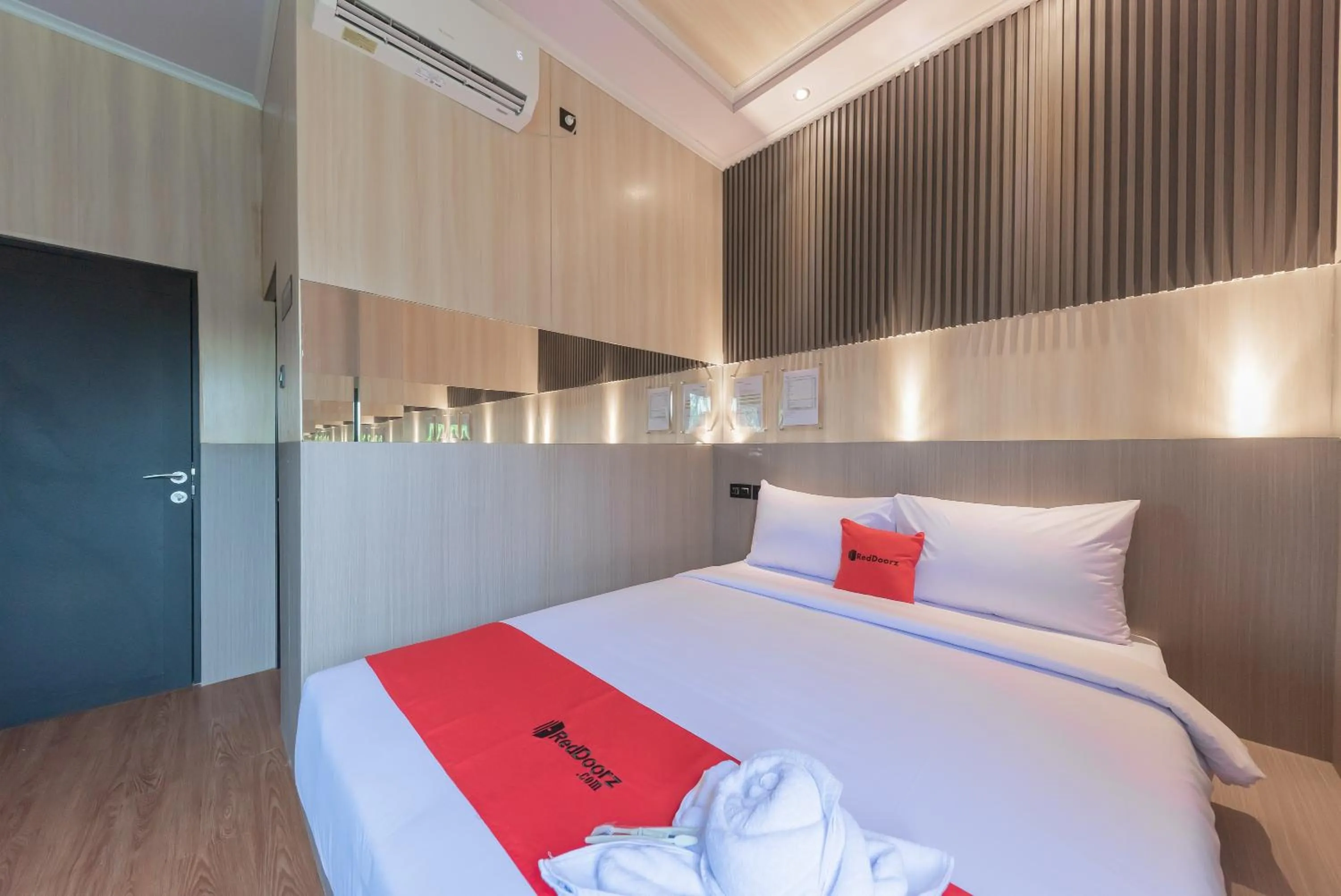 Bedroom, Bed in RedDoorz near Exit Toll Sirkuit Sentul