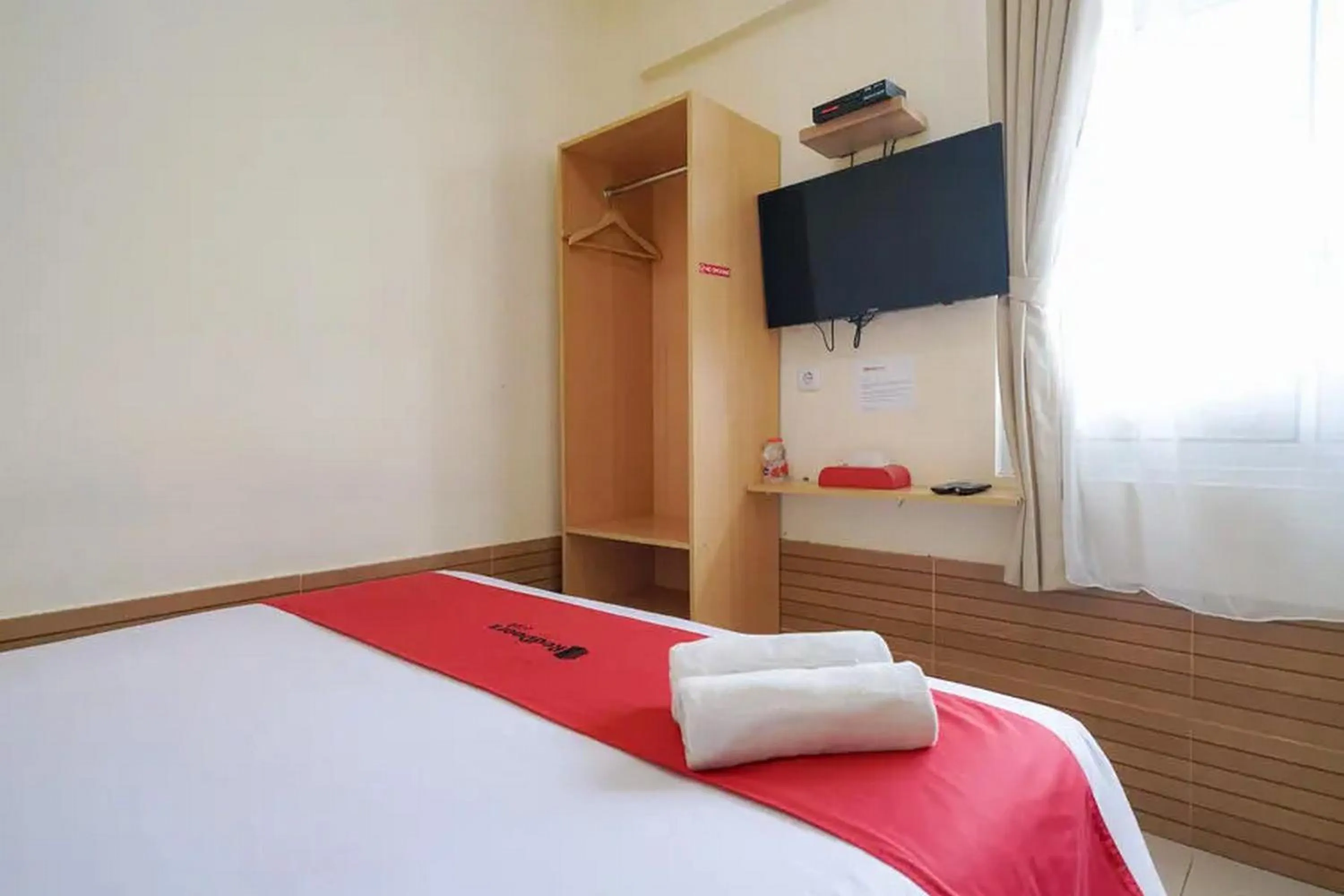Bedroom, Bed in RedDoorz near Exit Toll Sirkuit Sentul