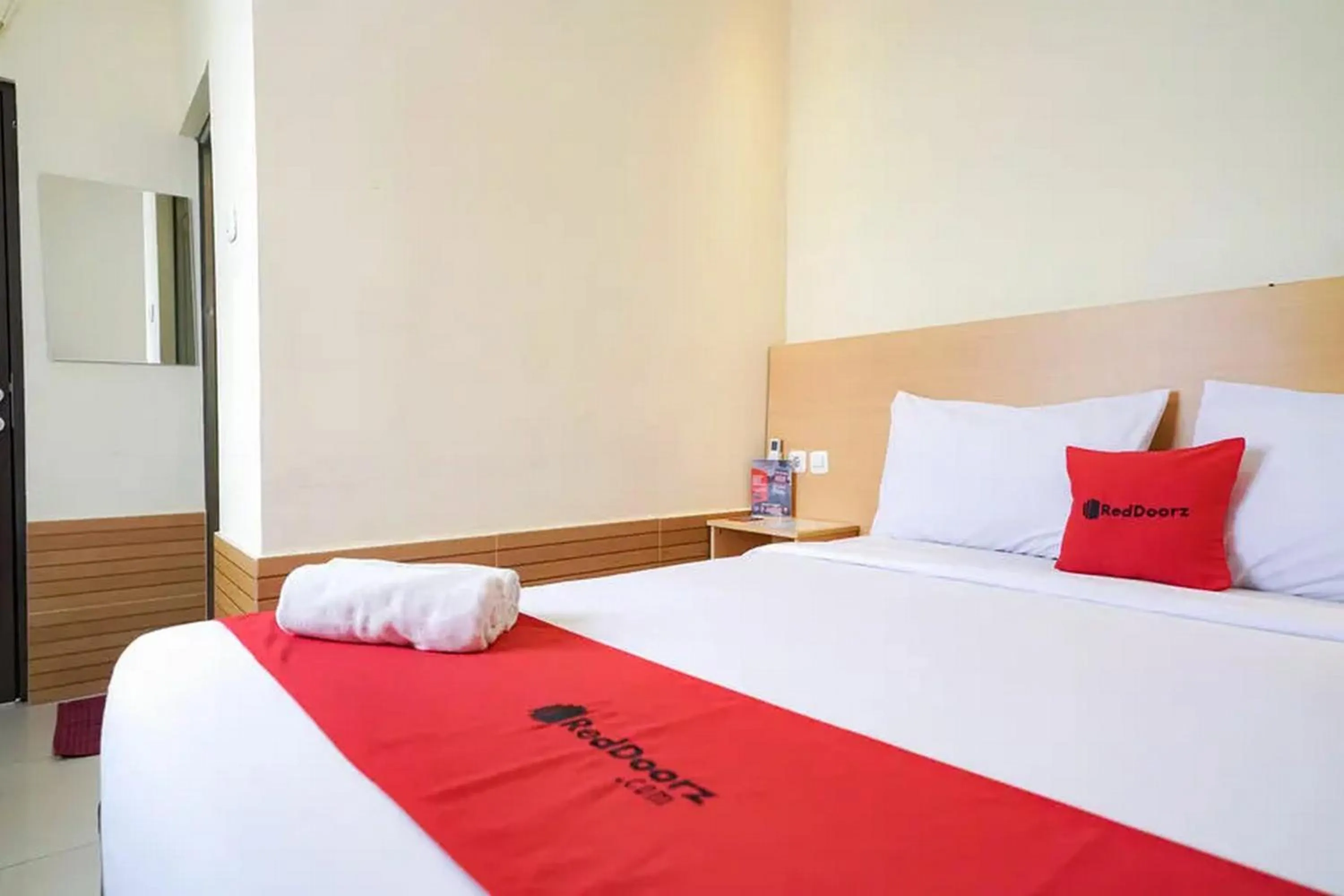 Bedroom, Bed in RedDoorz near Exit Toll Sirkuit Sentul