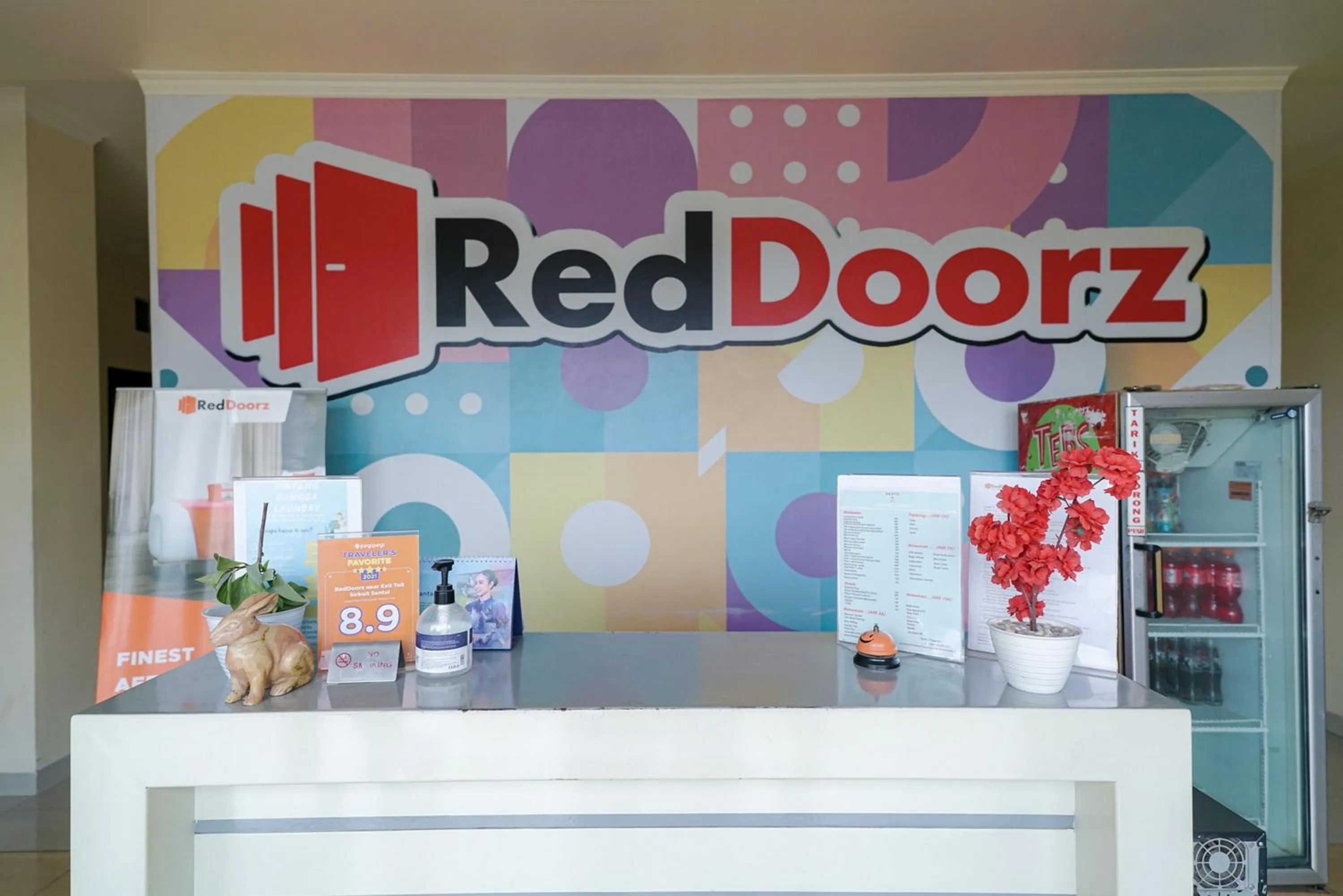 Lobby or reception in RedDoorz near Exit Toll Sirkuit Sentul
