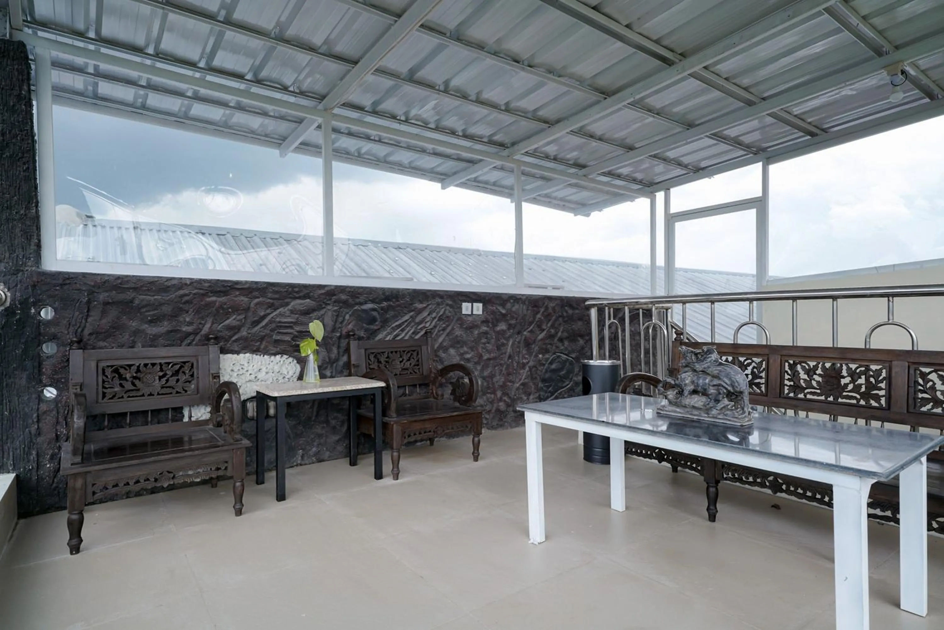 Balcony/Terrace in RedDoorz near Exit Toll Sirkuit Sentul