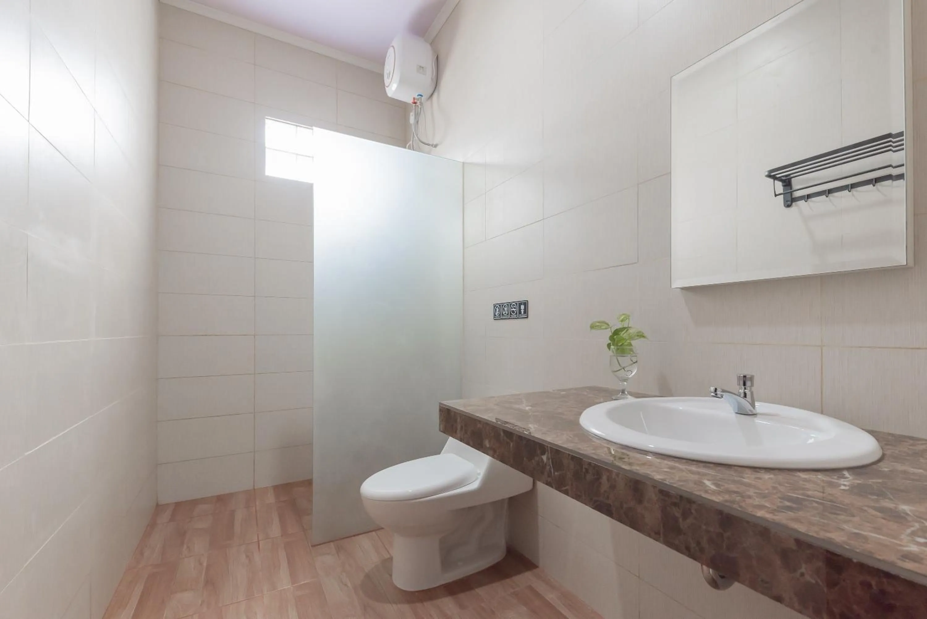 Bathroom in RedDoorz near Exit Toll Sirkuit Sentul
