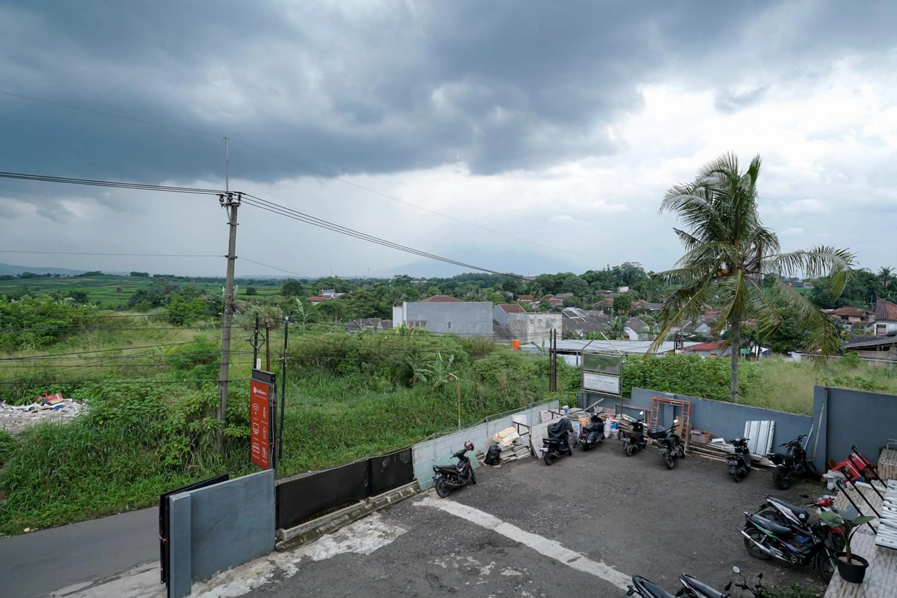 Parking in RedDoorz near Exit Toll Sirkuit Sentul