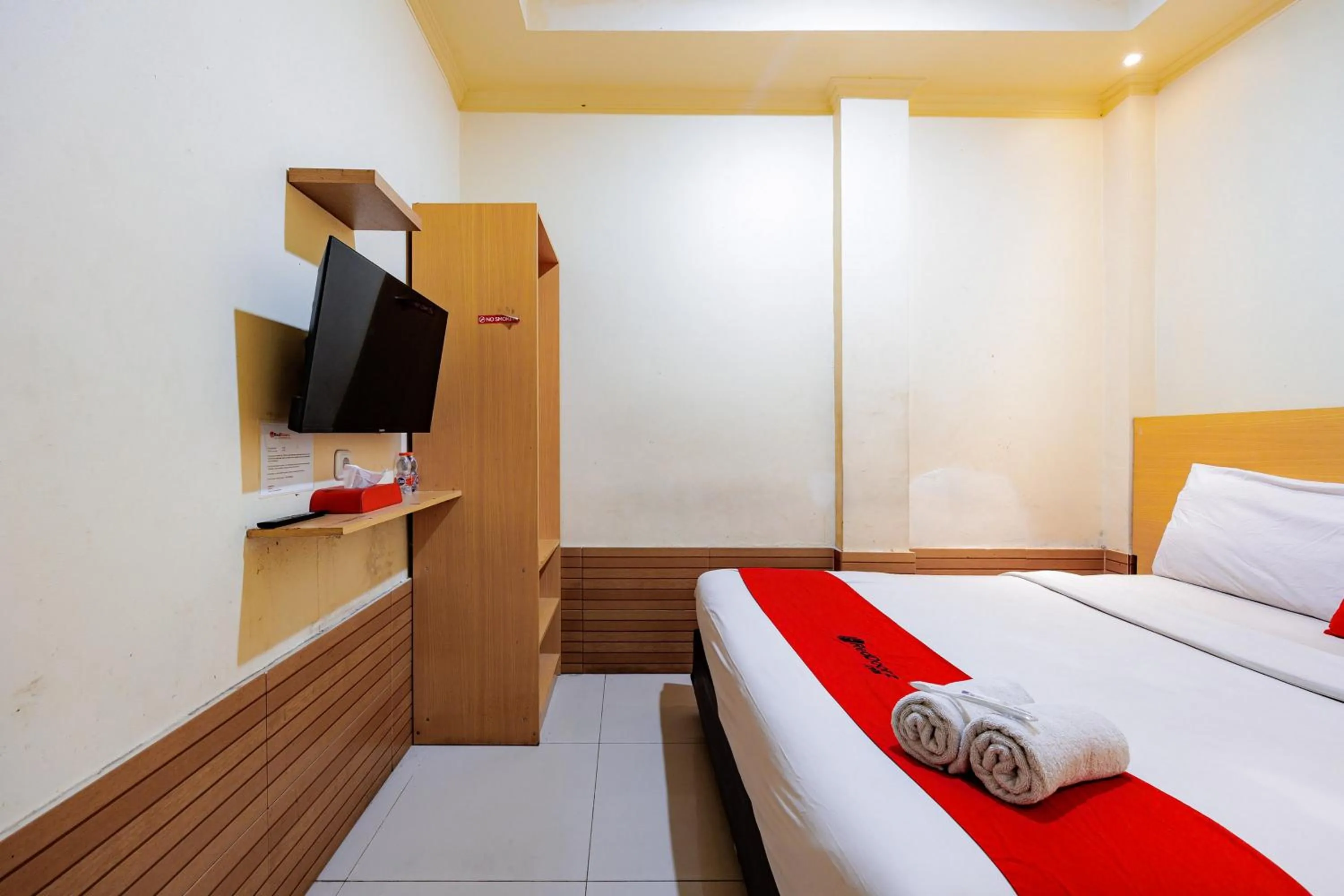 Bedroom, Bed in RedDoorz near Exit Toll Sirkuit Sentul