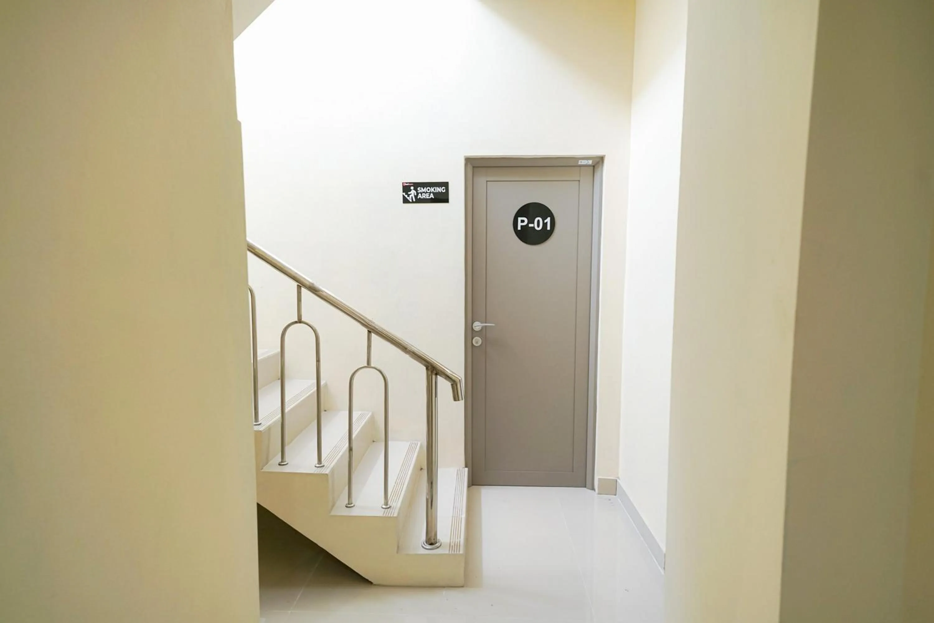 Lobby or reception in RedDoorz near Exit Toll Sirkuit Sentul