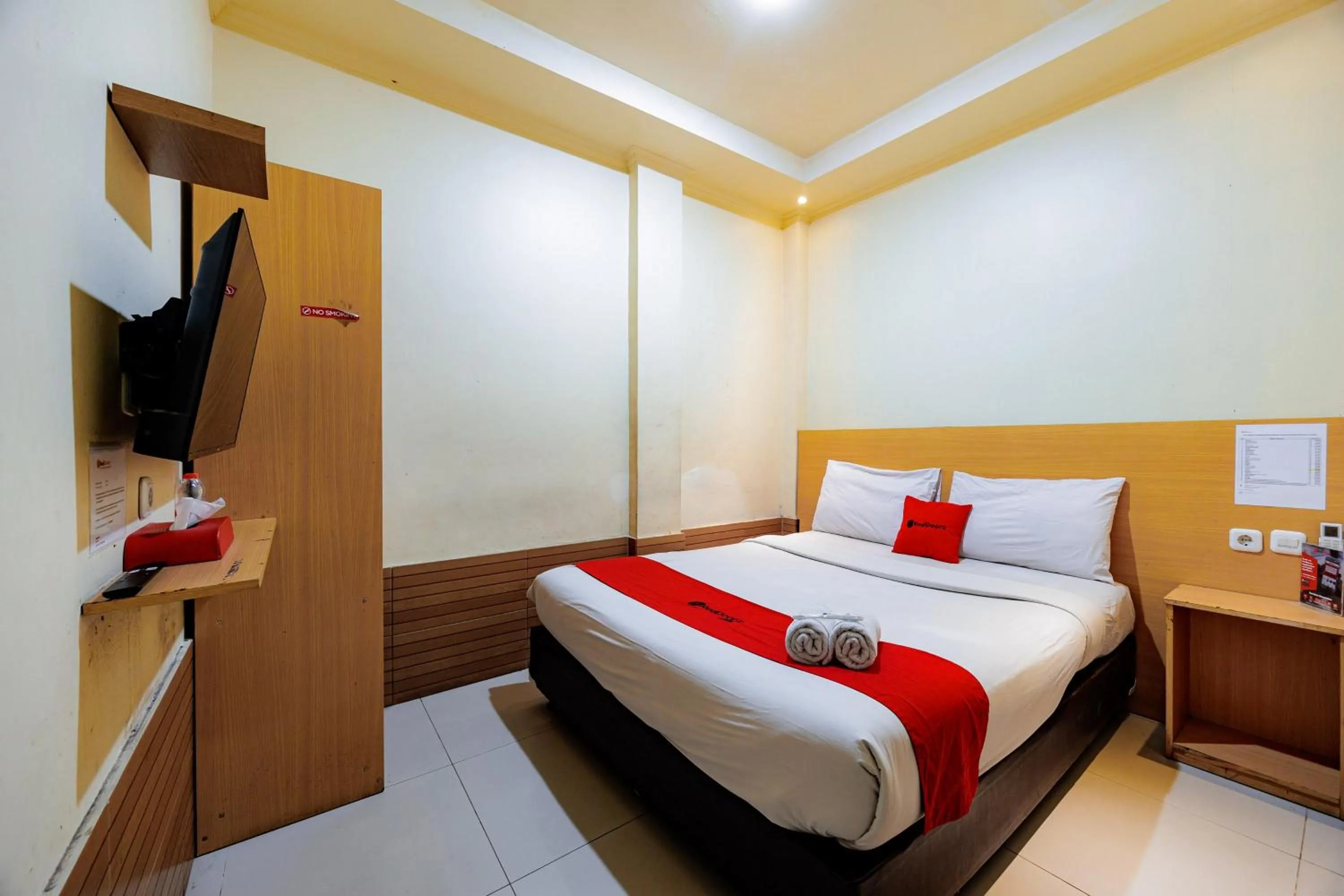 Bedroom, Bed in RedDoorz near Exit Toll Sirkuit Sentul