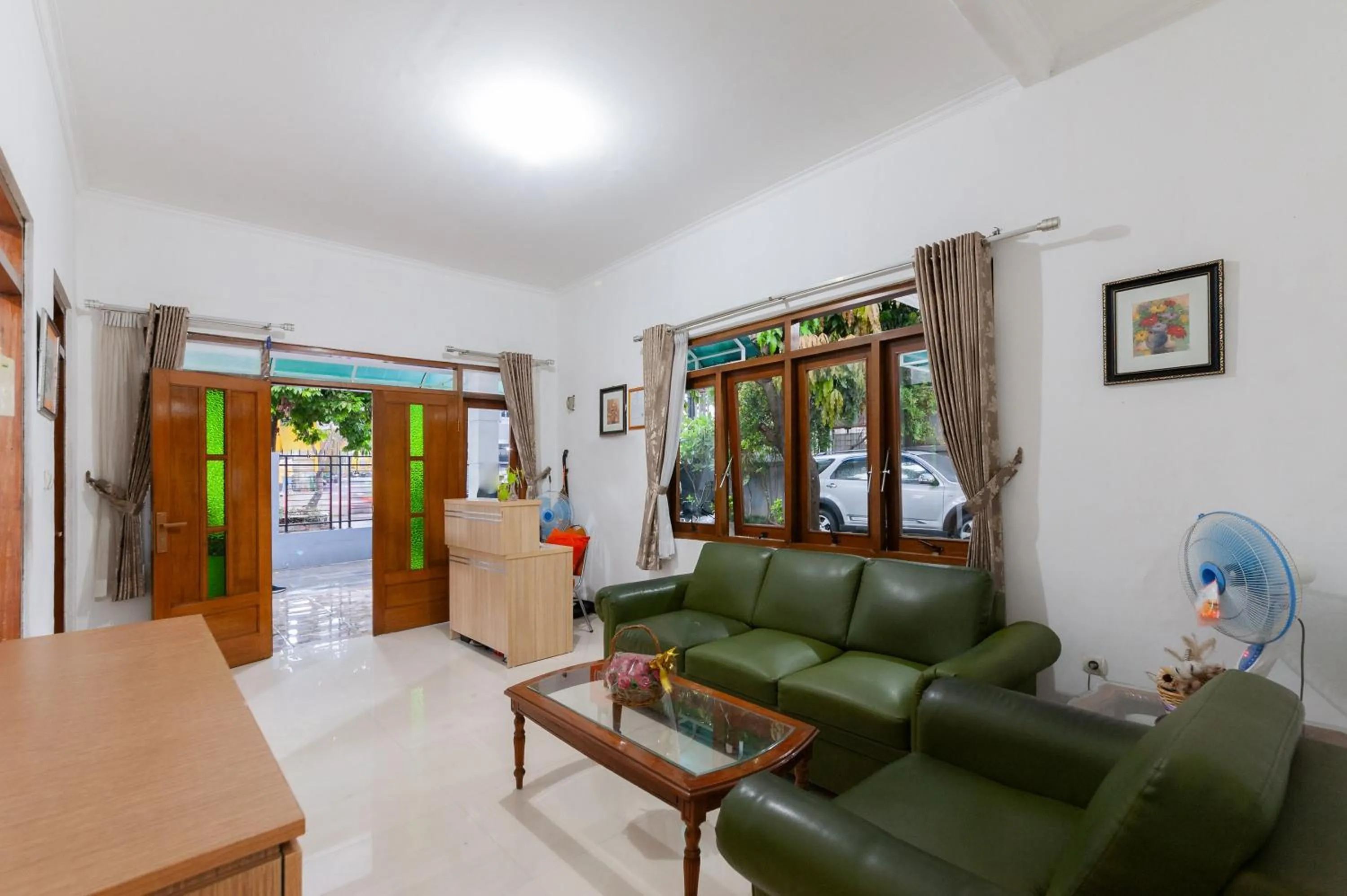 Living room in RedDoorz at Batutulis Bogor by House of M