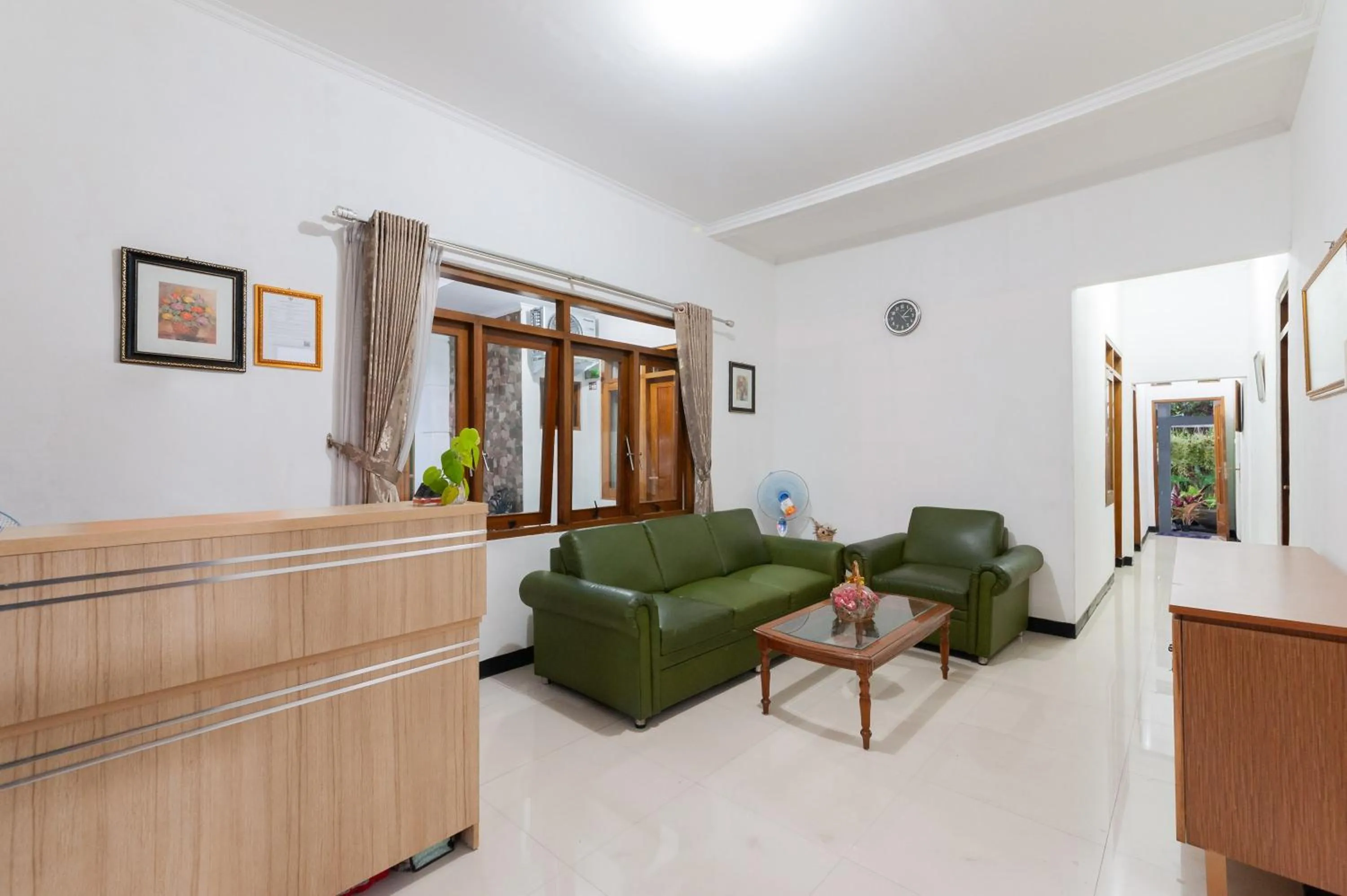 Living room in RedDoorz at Batutulis Bogor by House of M