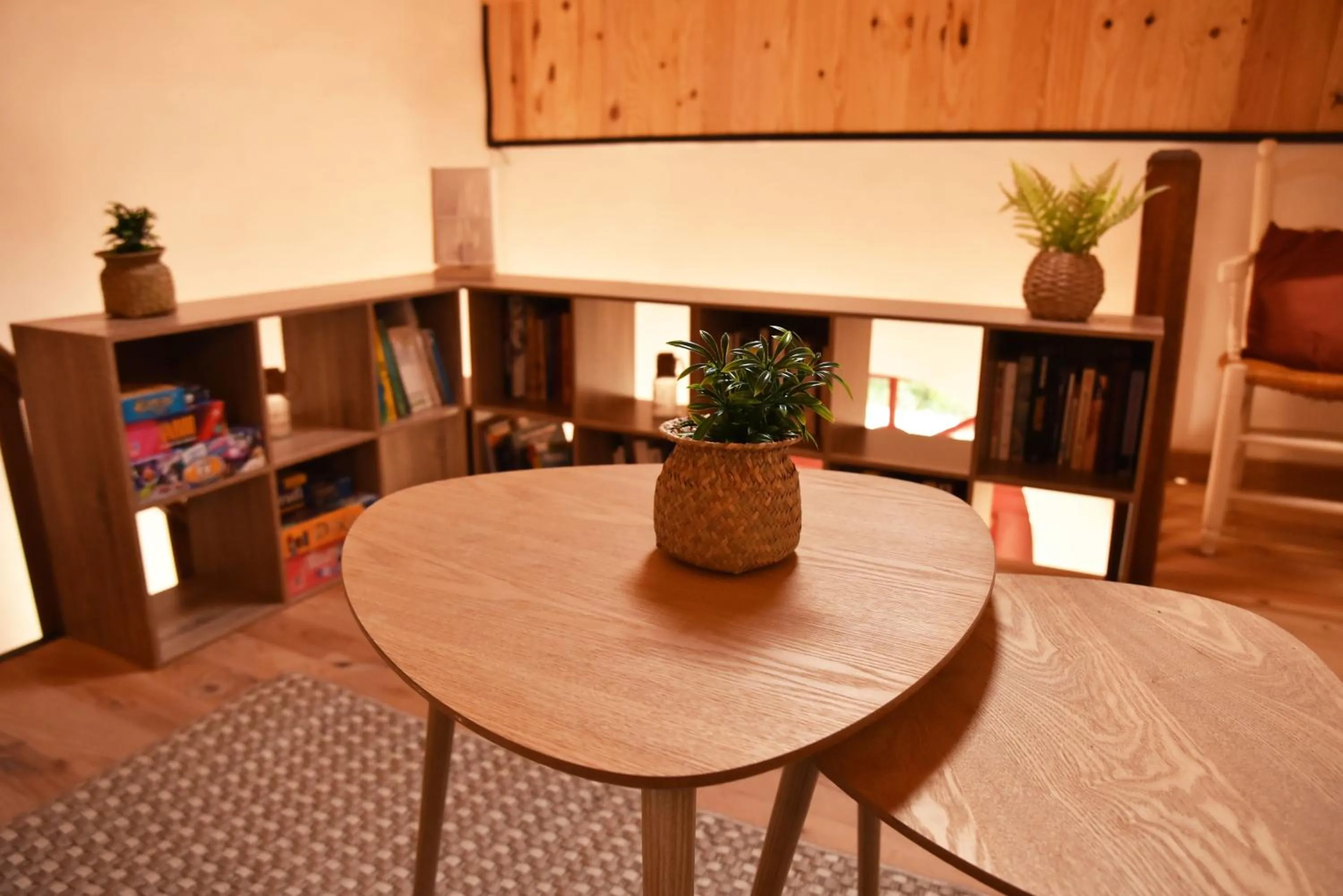 Library in Embarben Maison d'hôtes