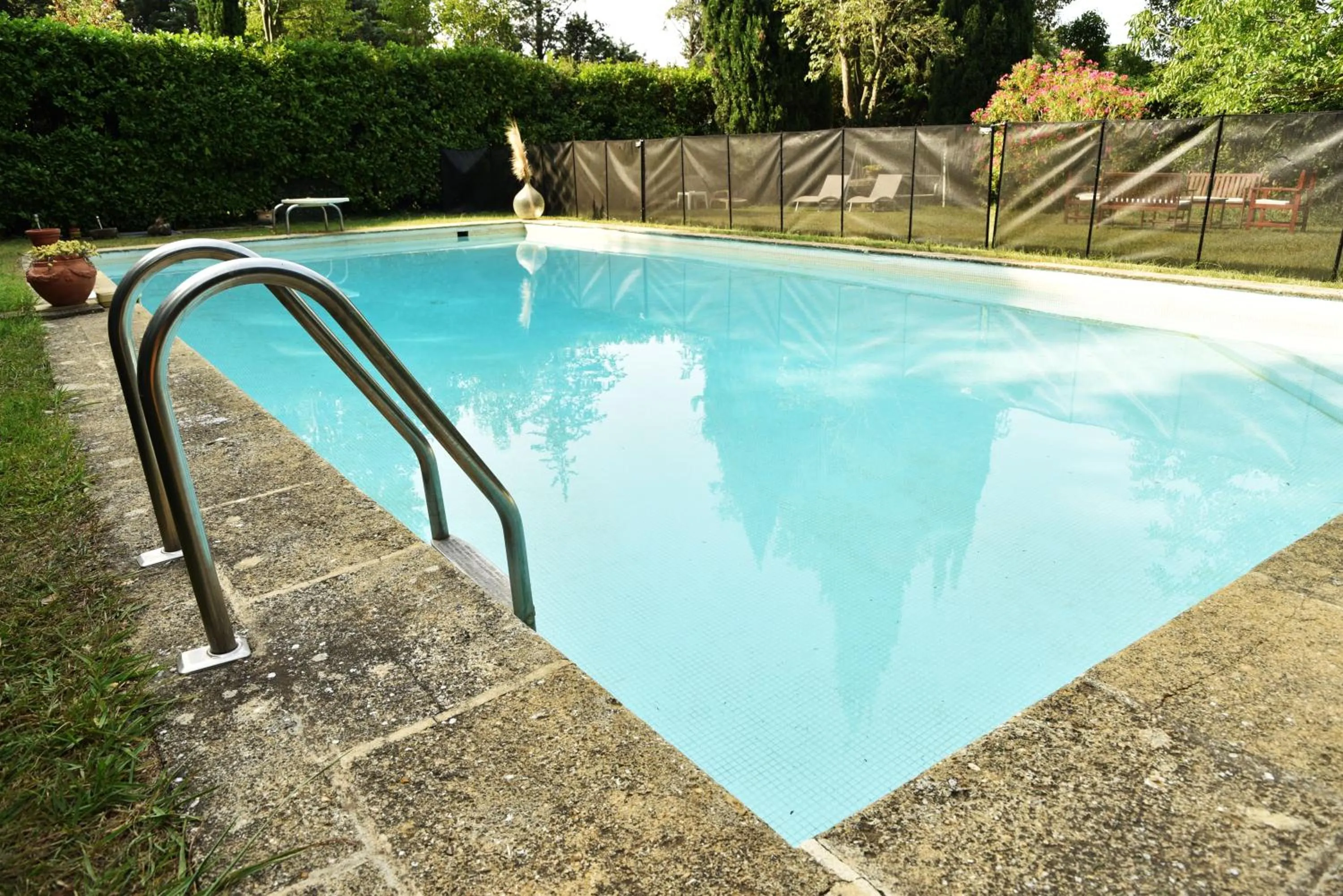 Swimming pool in Embarben Maison d'hôtes