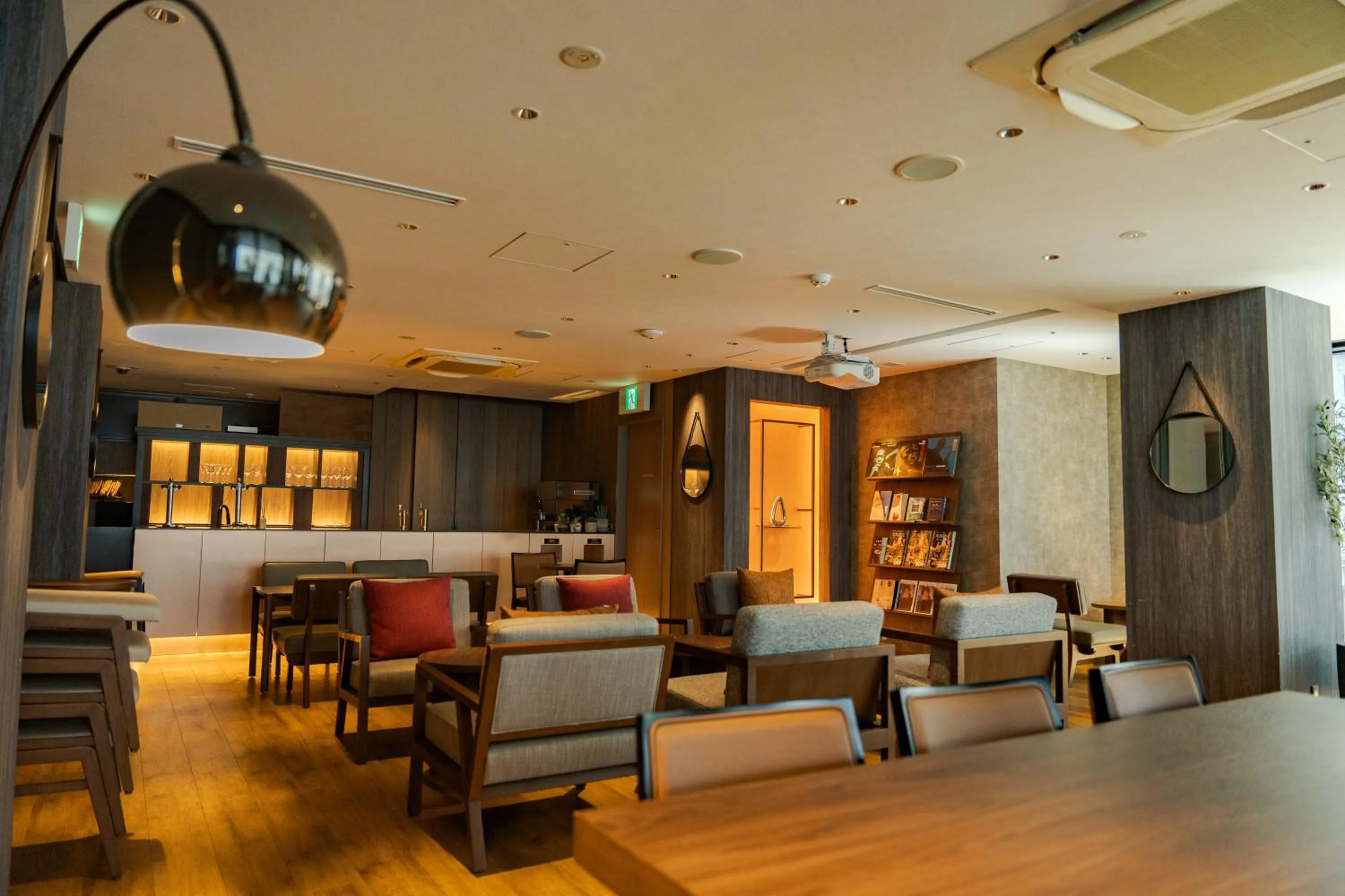 Lounge or bar in GRIDS PREMIUM HOTEL OSAKA NAMBA