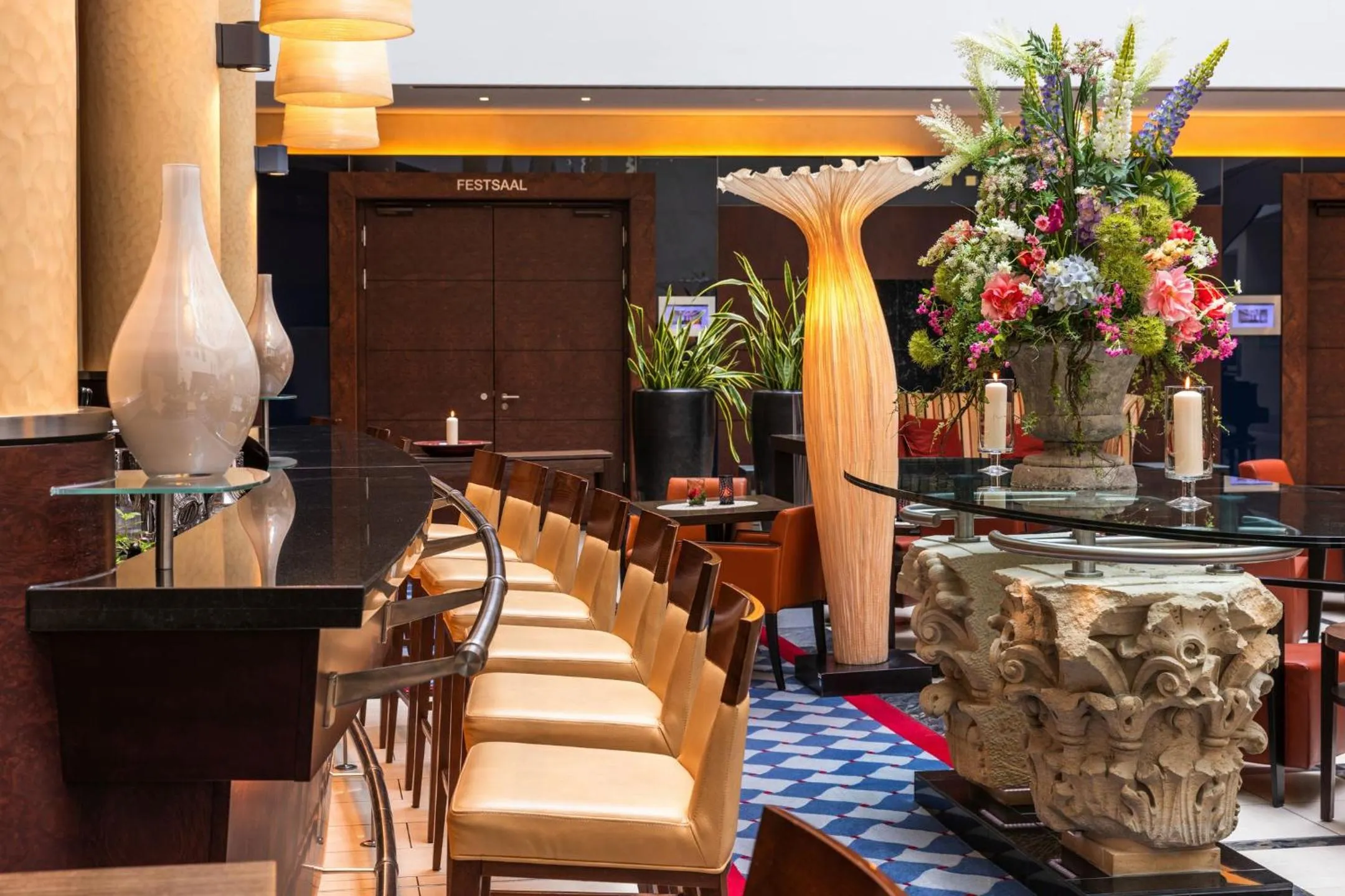 Lounge or bar in Steigenberger Hotel de Saxe