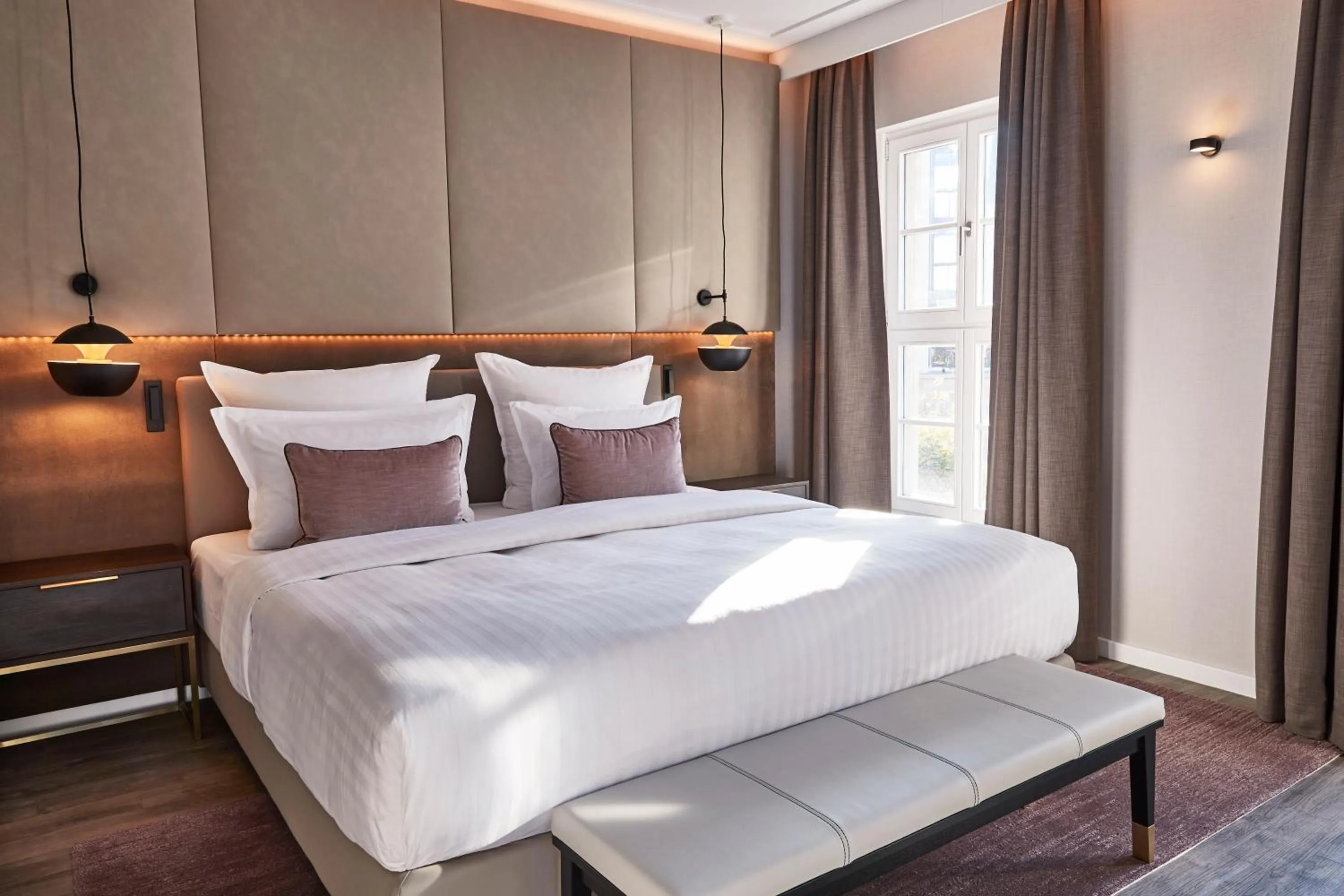 Day, Bed in Steigenberger Hotel de Saxe