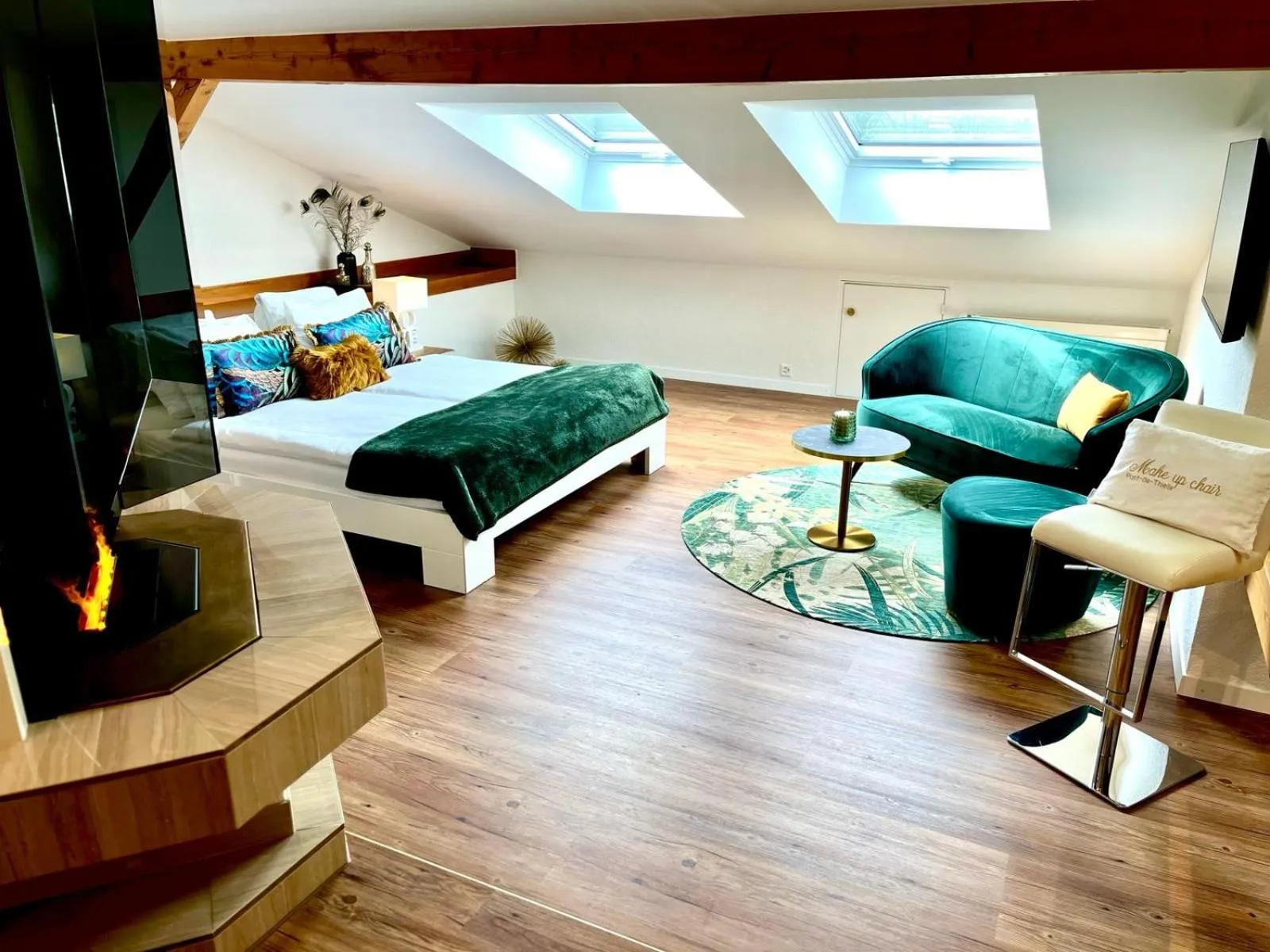 Living room, Bed in Apart-Hôtel Pont-de-Thielle