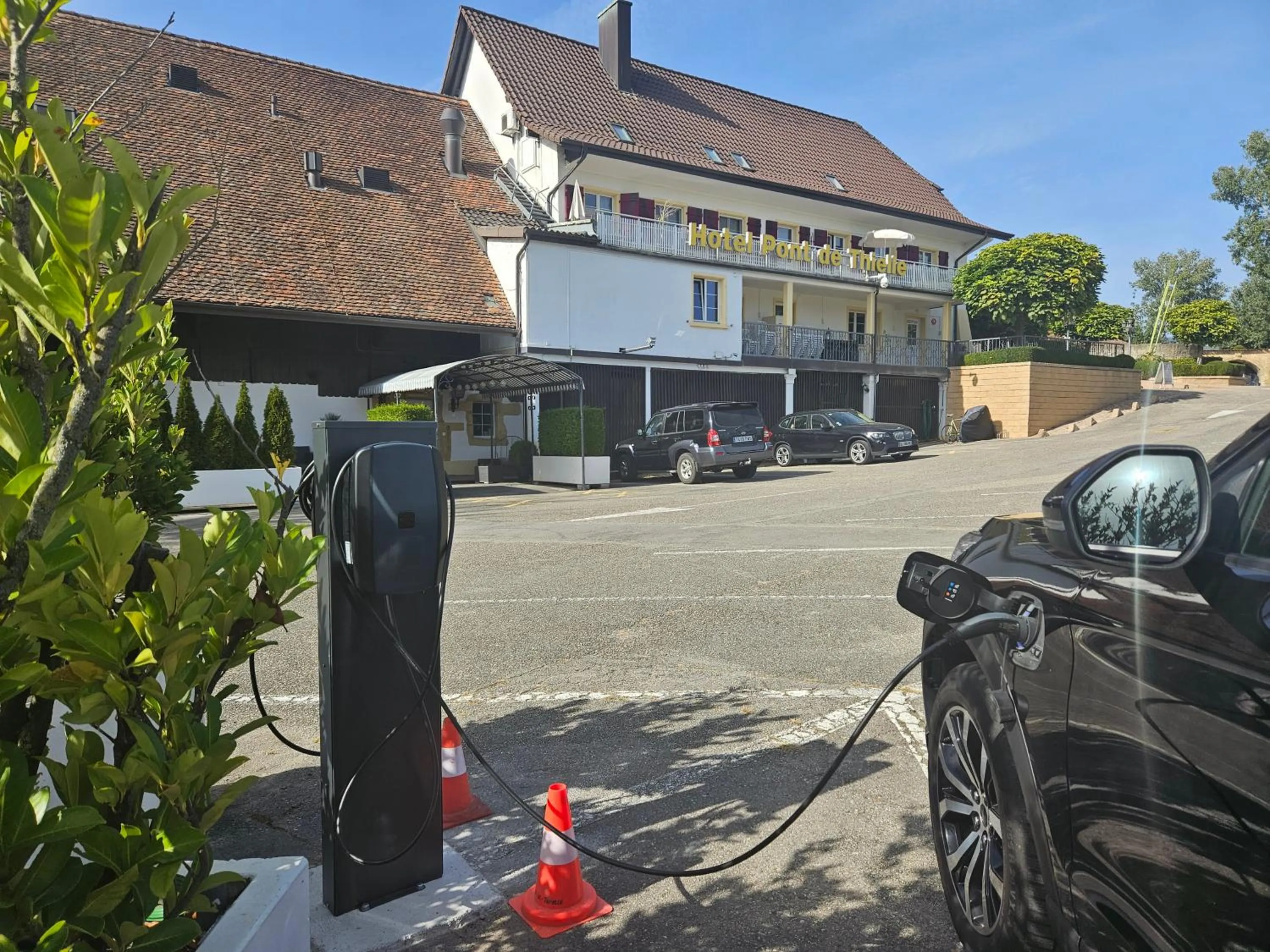 Property building in Apart-Hôtel Pont-de-Thielle