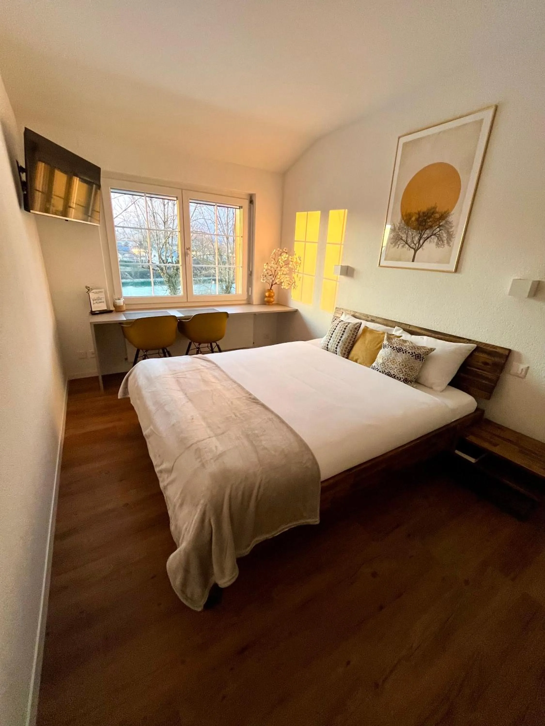 Sunset, Bed in Apart-Hôtel Pont-de-Thielle