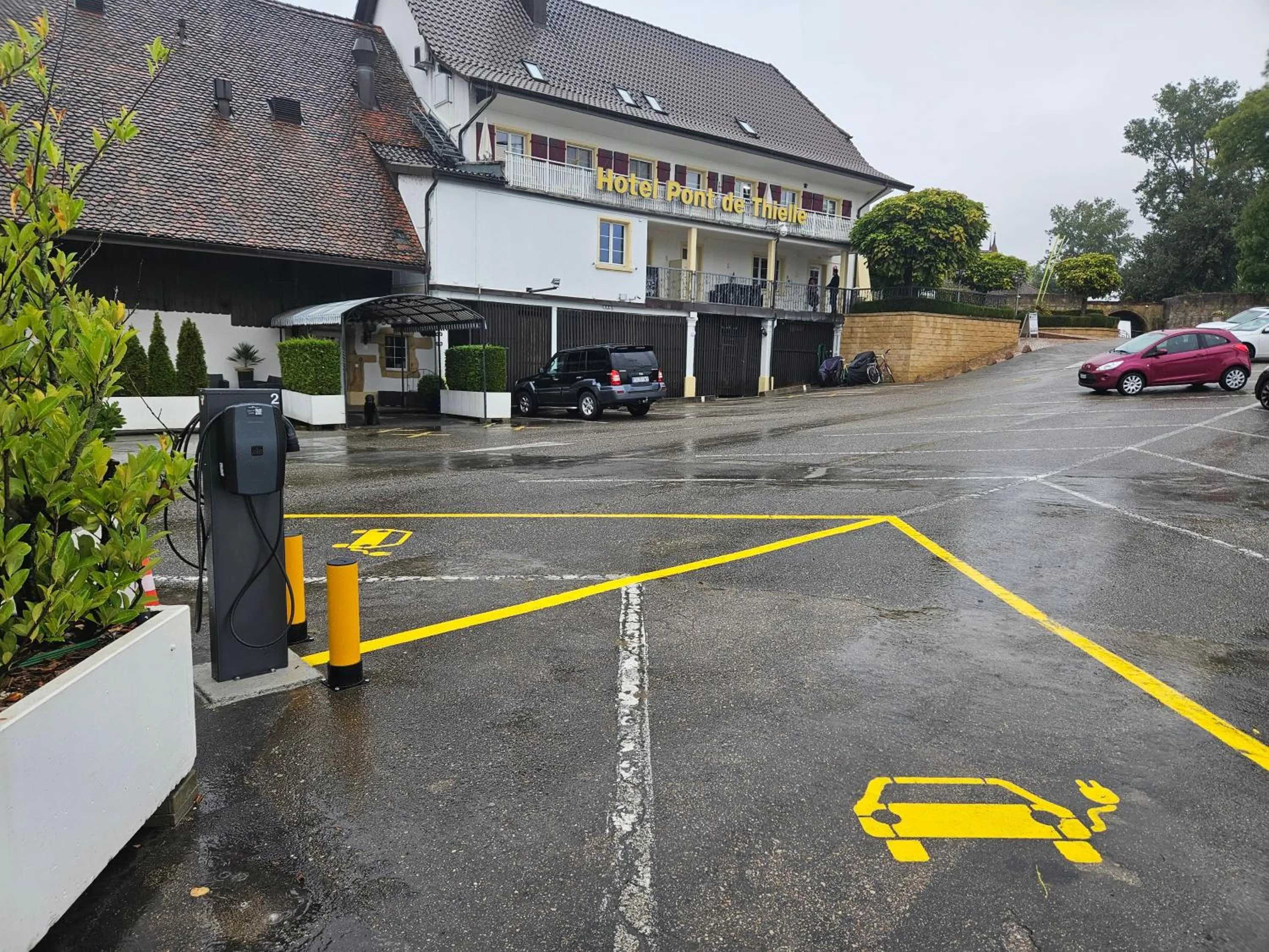 Property building in Apart-Hôtel Pont-de-Thielle