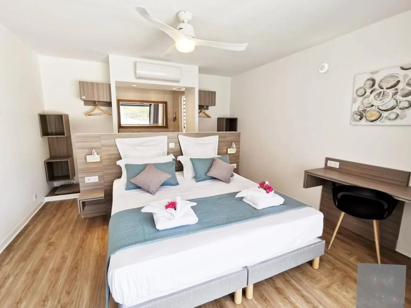 Bedroom, Bed in Villa Azurela