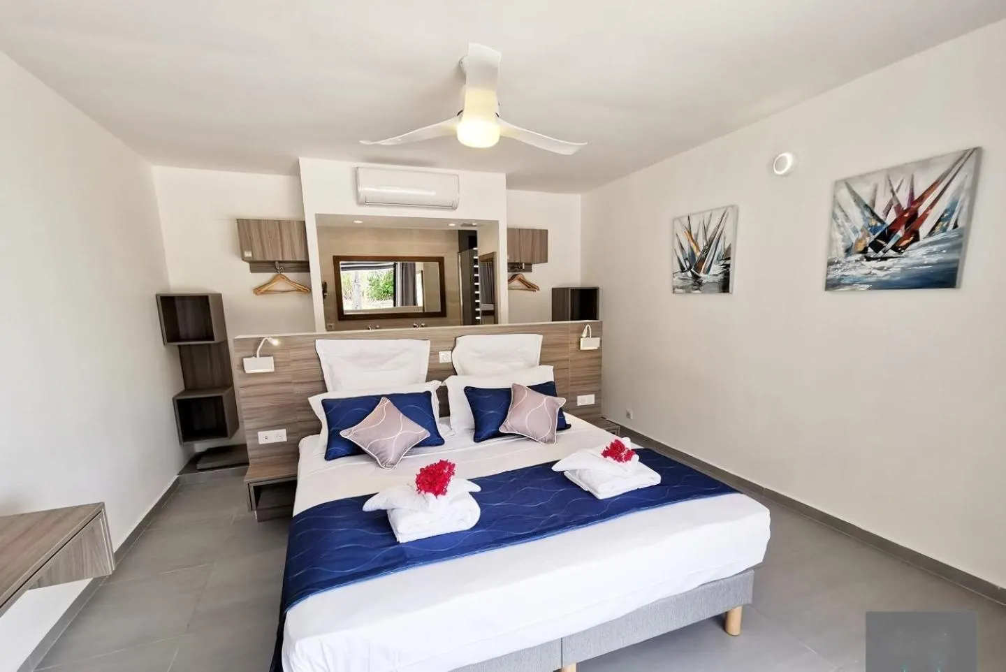 Bedroom, Bed in Villa Azurela