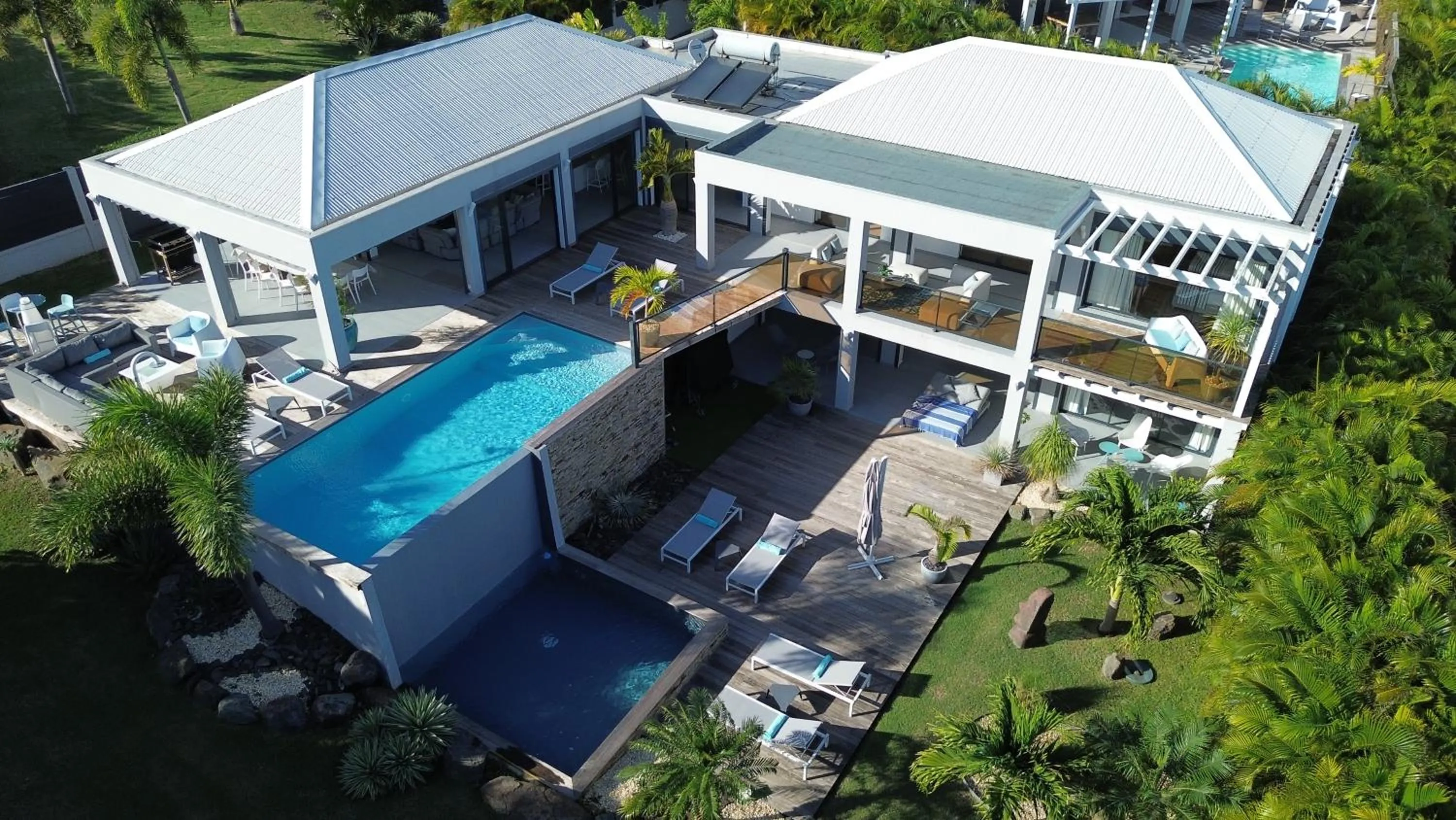 Property building in Villa Azurela