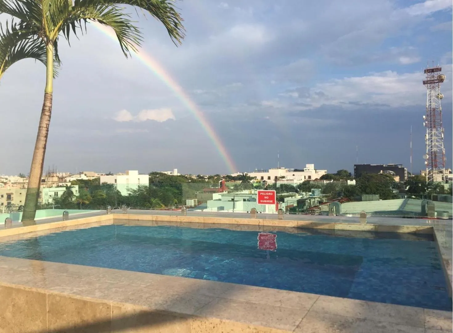 Palmarena Rooms & Residences - Long Stay Comfort with Parking, Sauna, Gym & Pool - Steps from 5th Avenue