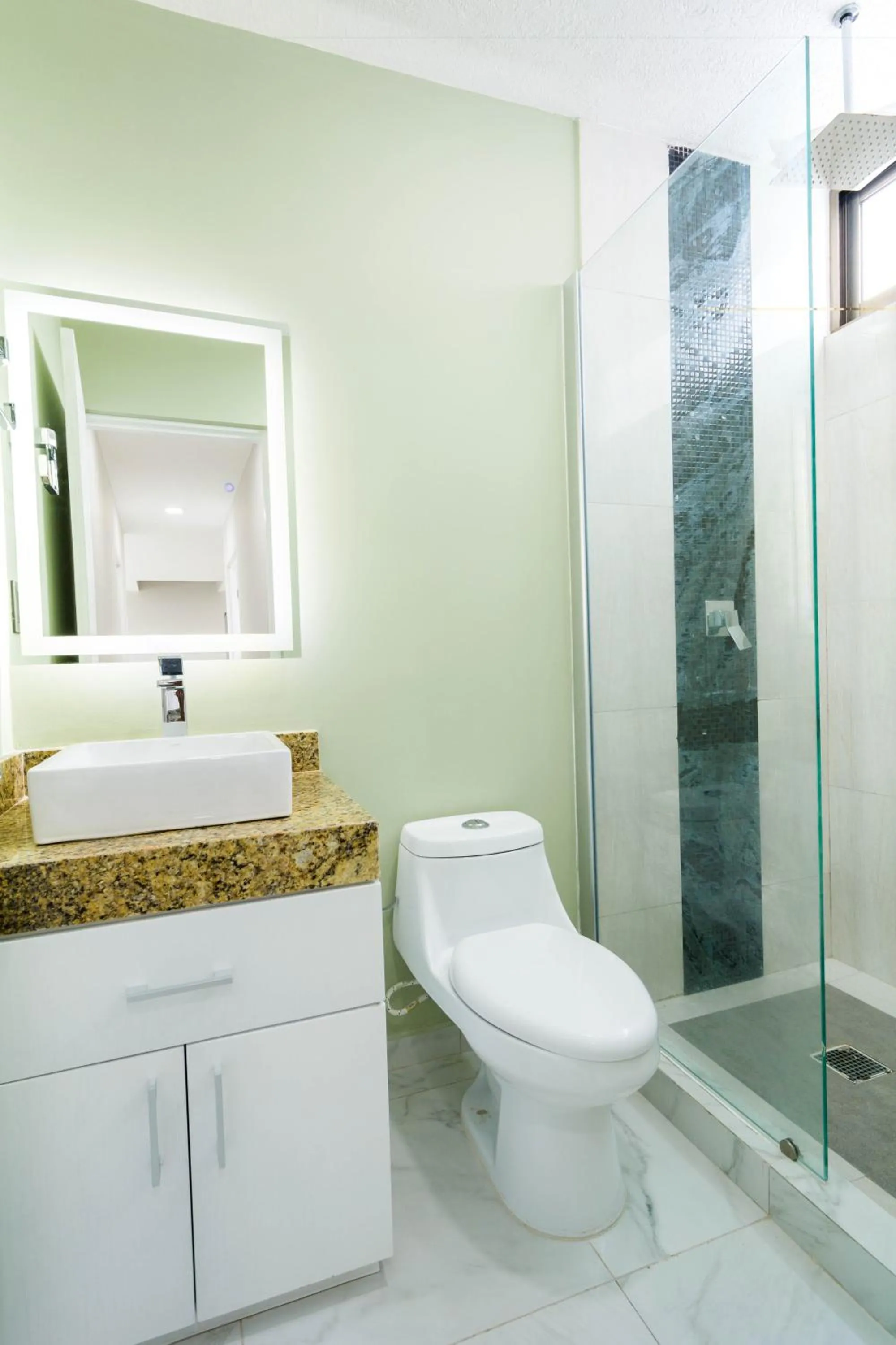 Palmarena Rooms & Residences - Long Stay Comfort with Parking, Sauna, Gym & Pool - Steps from 5th Avenue