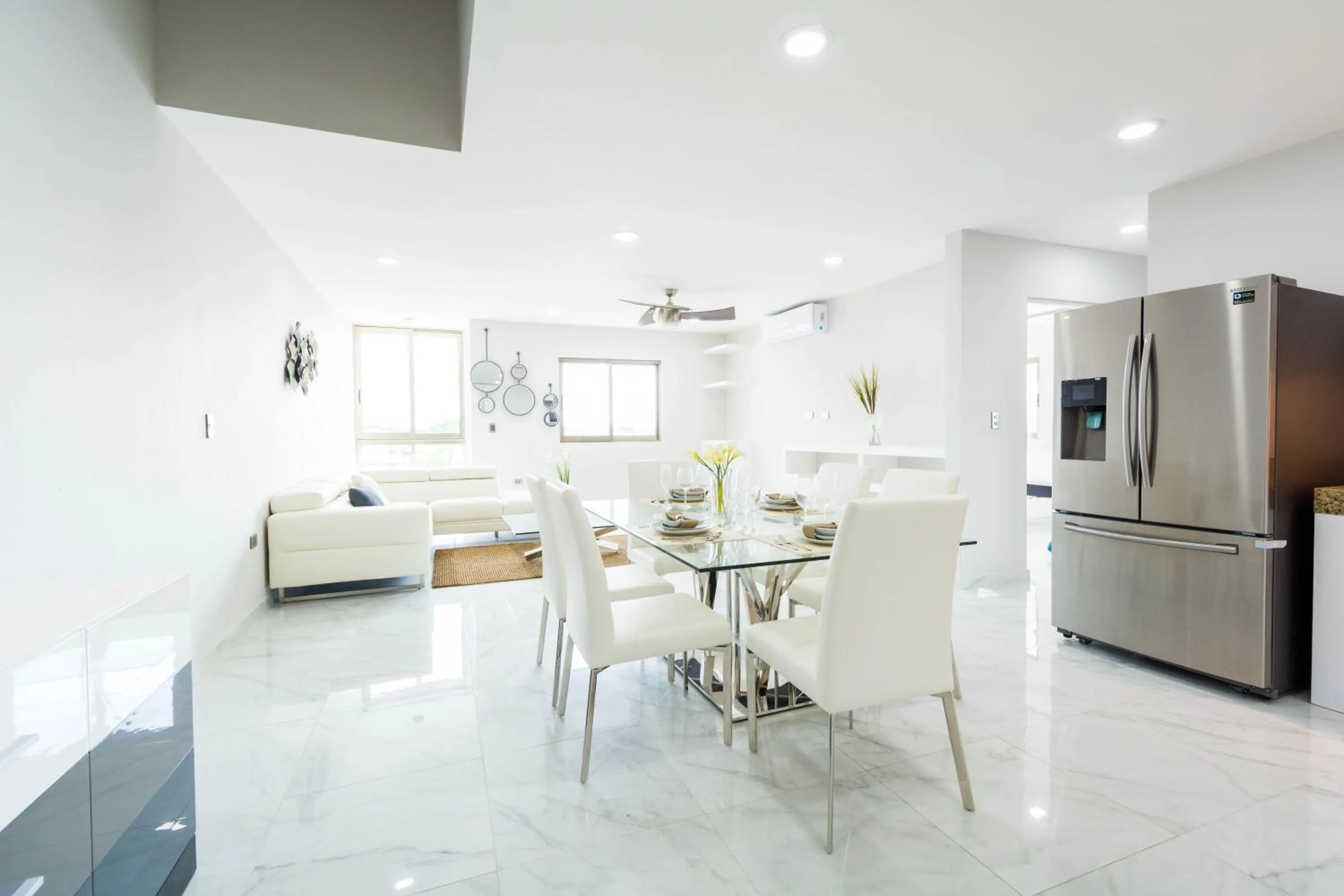 Palmarena Rooms & Residences - Long Stay Comfort with Parking, Sauna, Gym & Pool - Steps from 5th Avenue