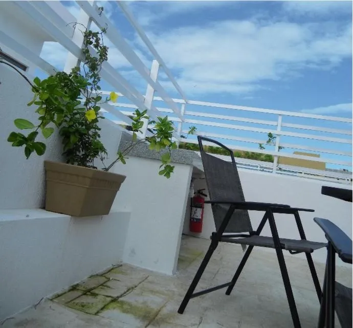 Palmarena Rooms & Residences - Long Stay Comfort with Parking, Sauna, Gym & Pool - Steps from 5th Avenue