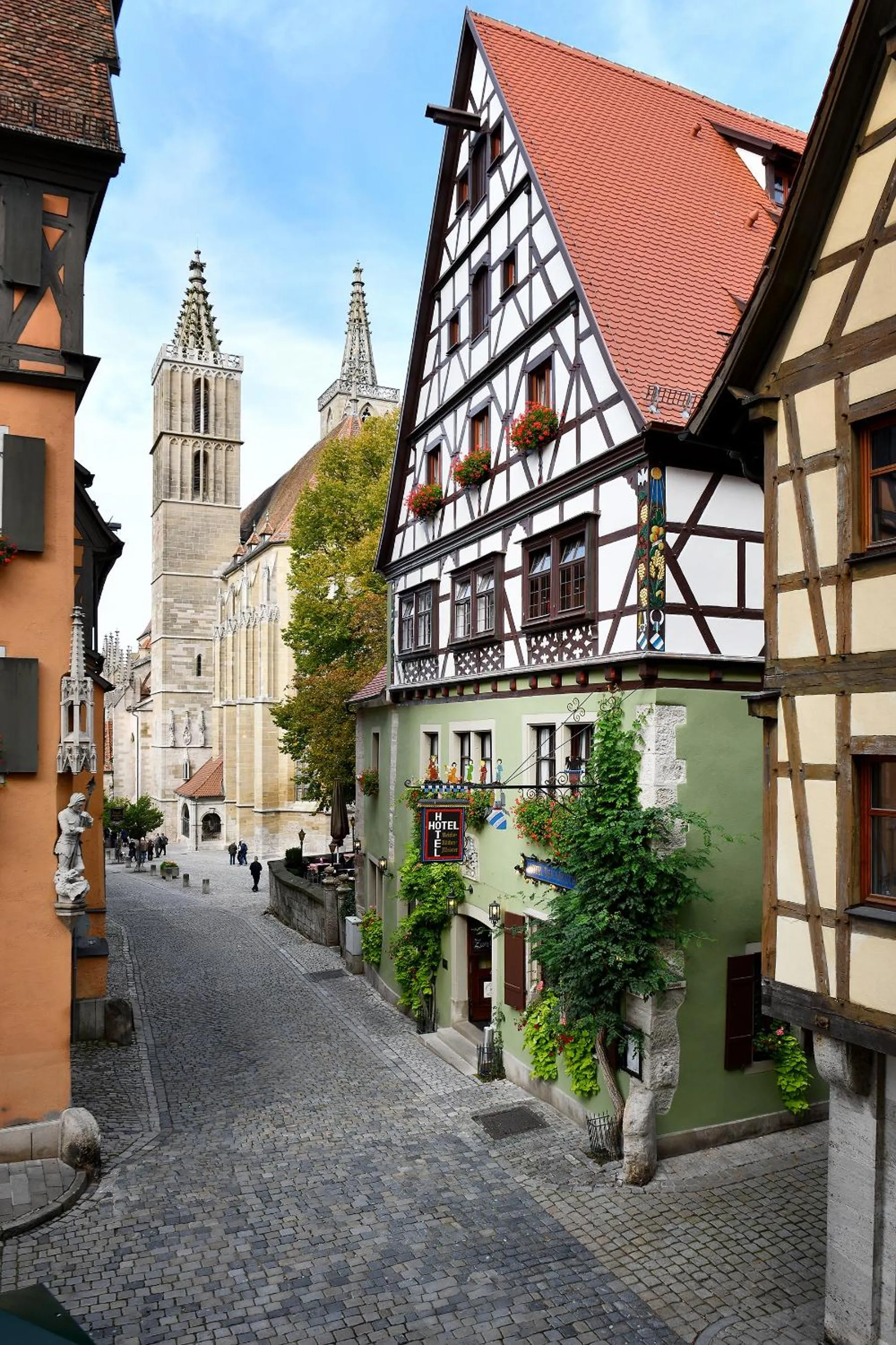 Property building in Hotel Reichsküchenmeister