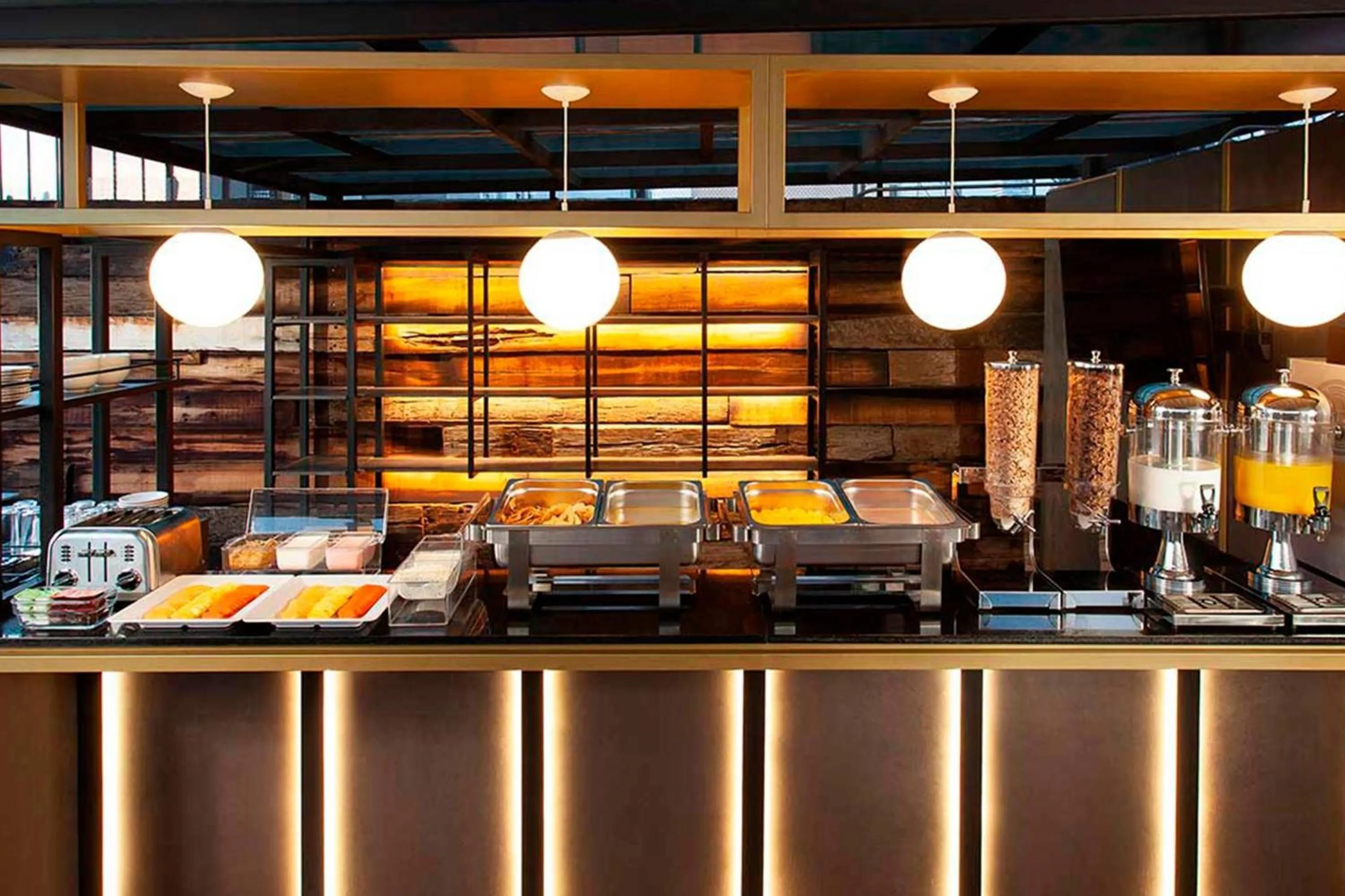 Restaurant/places to eat in Hotel MX más centro CDMX, Trademark Collection by Wyndham