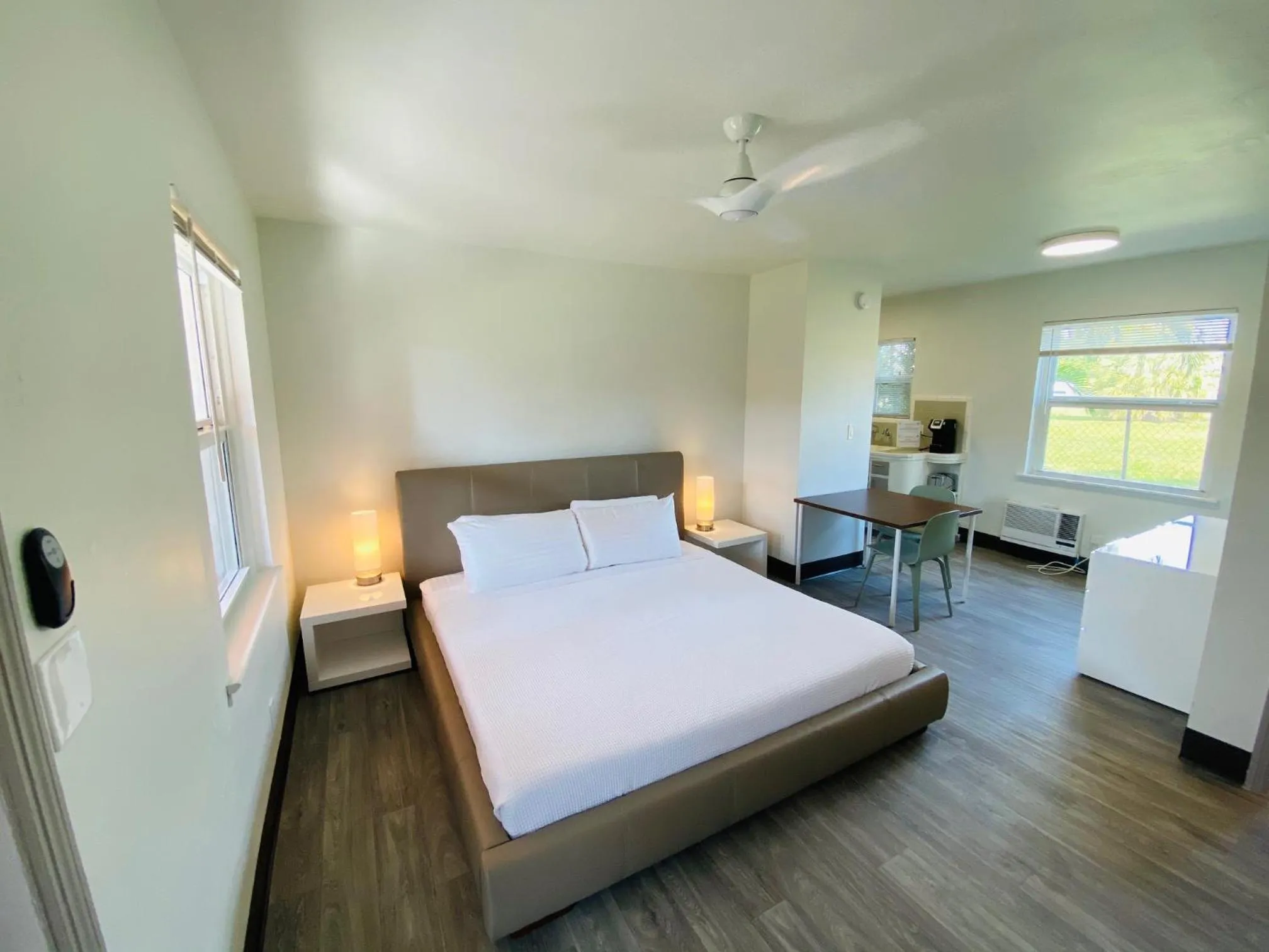 Bed in Rolo Beach Hotel