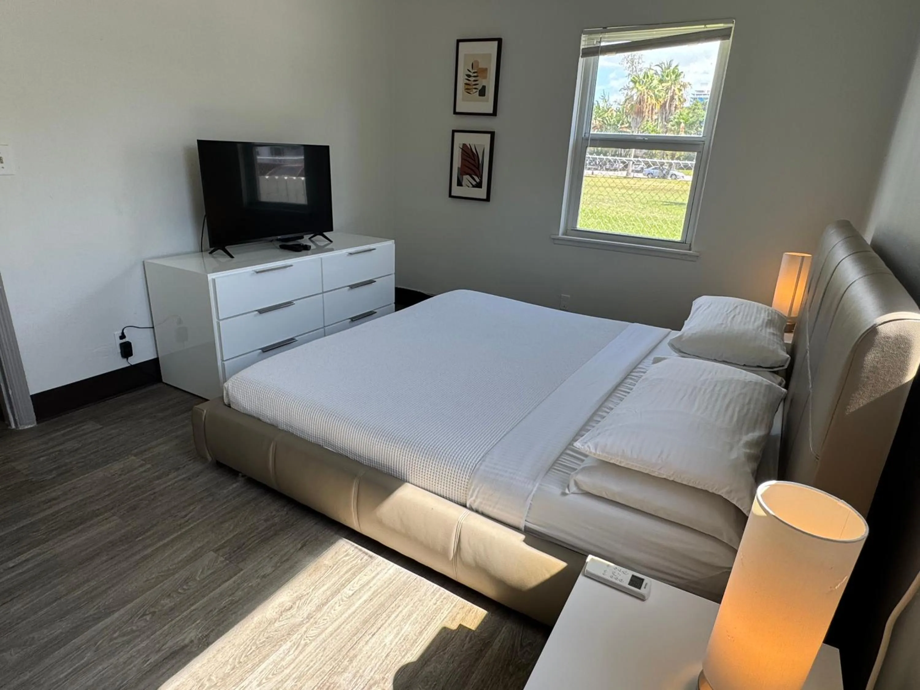 Bed in Rolo Beach Hotel