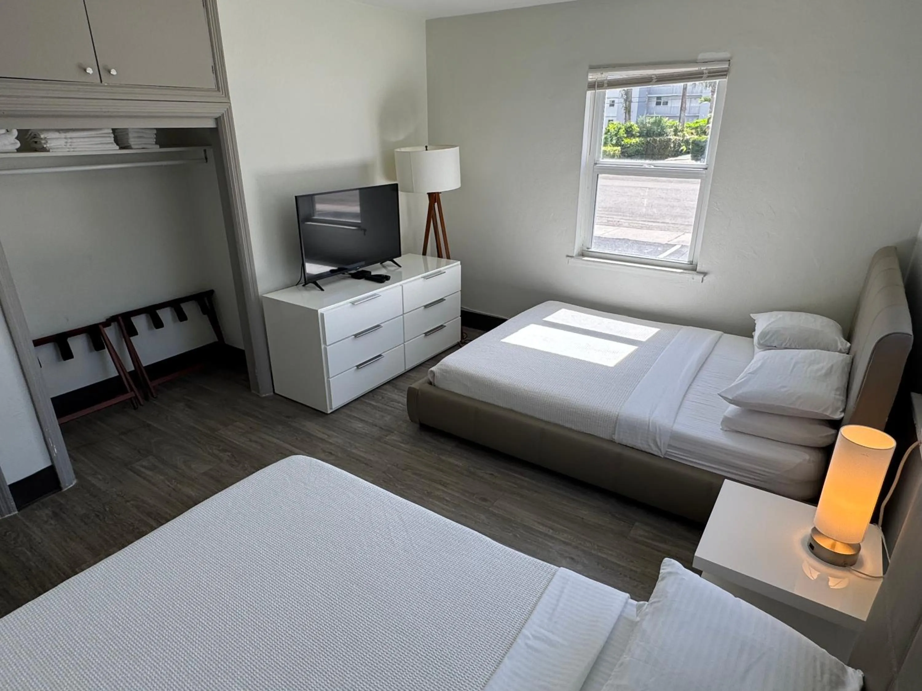 Bed in Rolo Beach Hotel