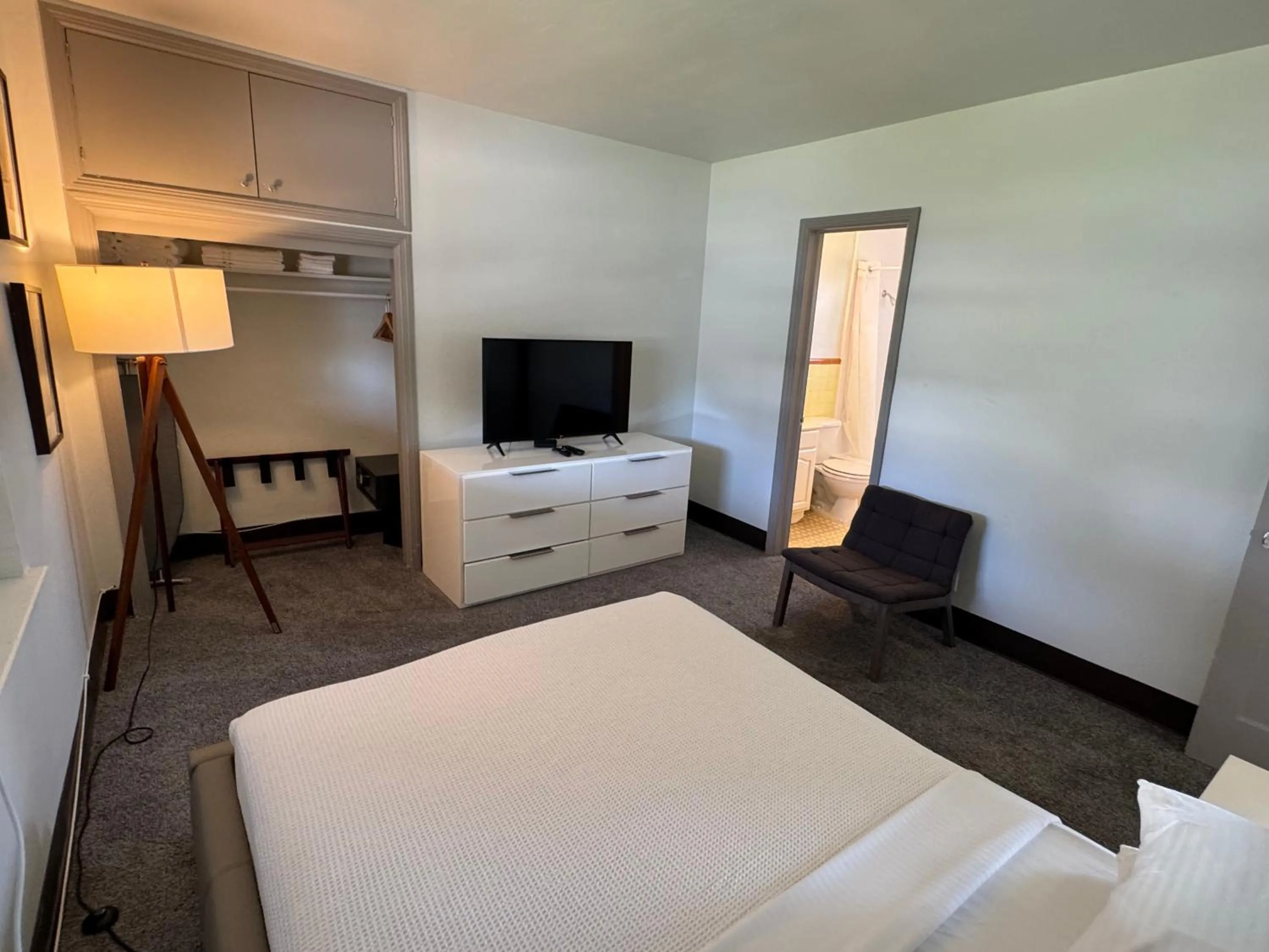 Bed in Rolo Beach Hotel