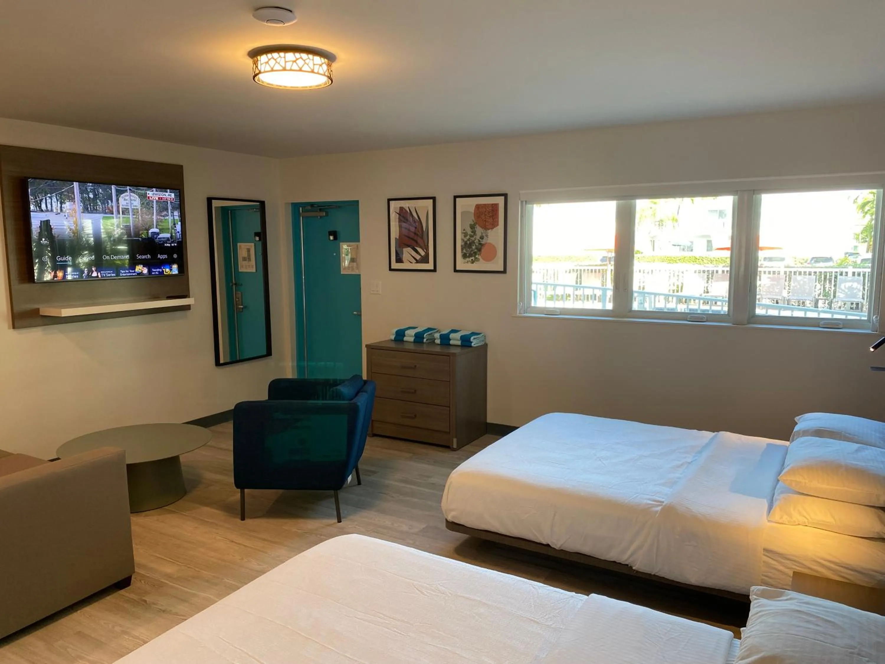 Bed in Rolo Beach Hotel