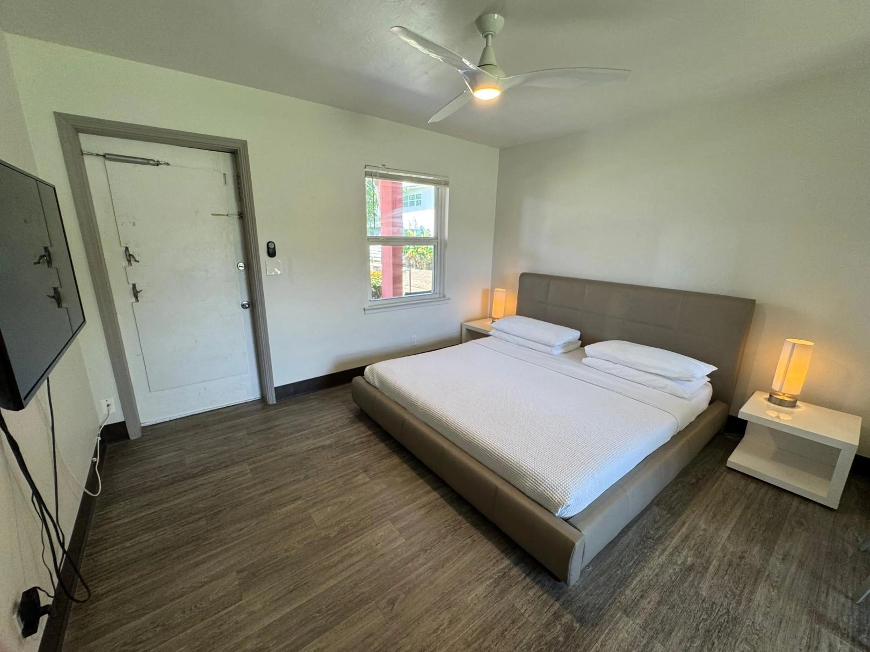 Bed in Rolo Beach Hotel