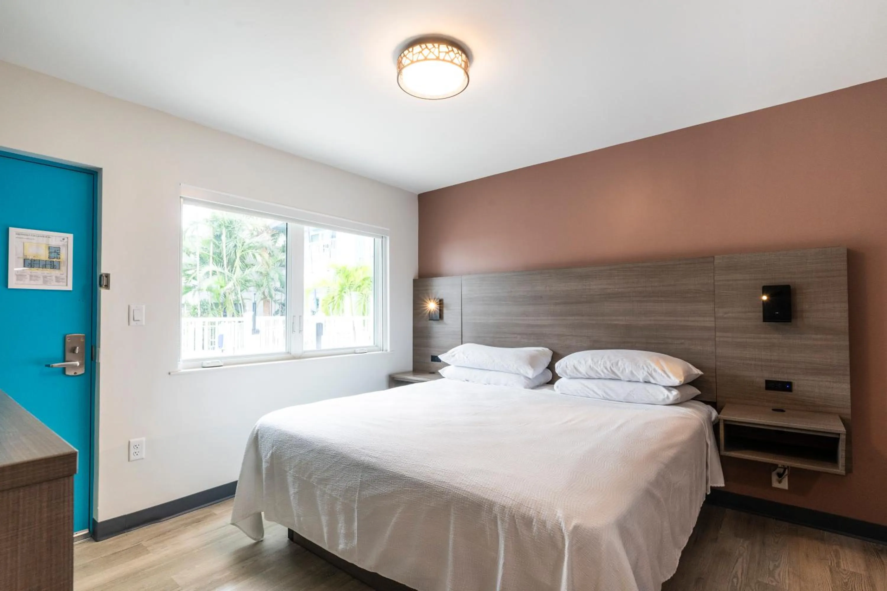 Bed in Rolo Beach Hotel