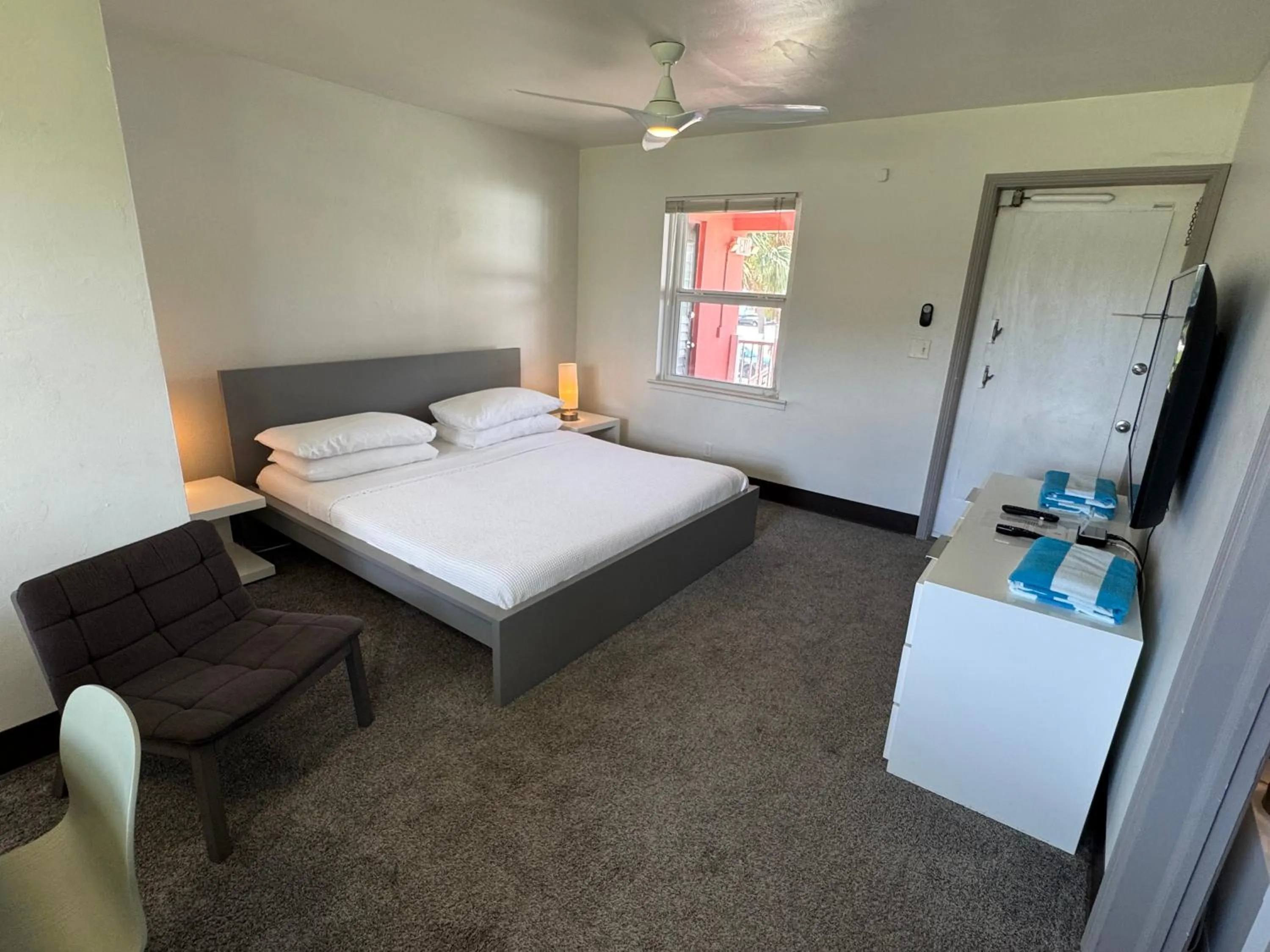 Bed in Rolo Beach Hotel