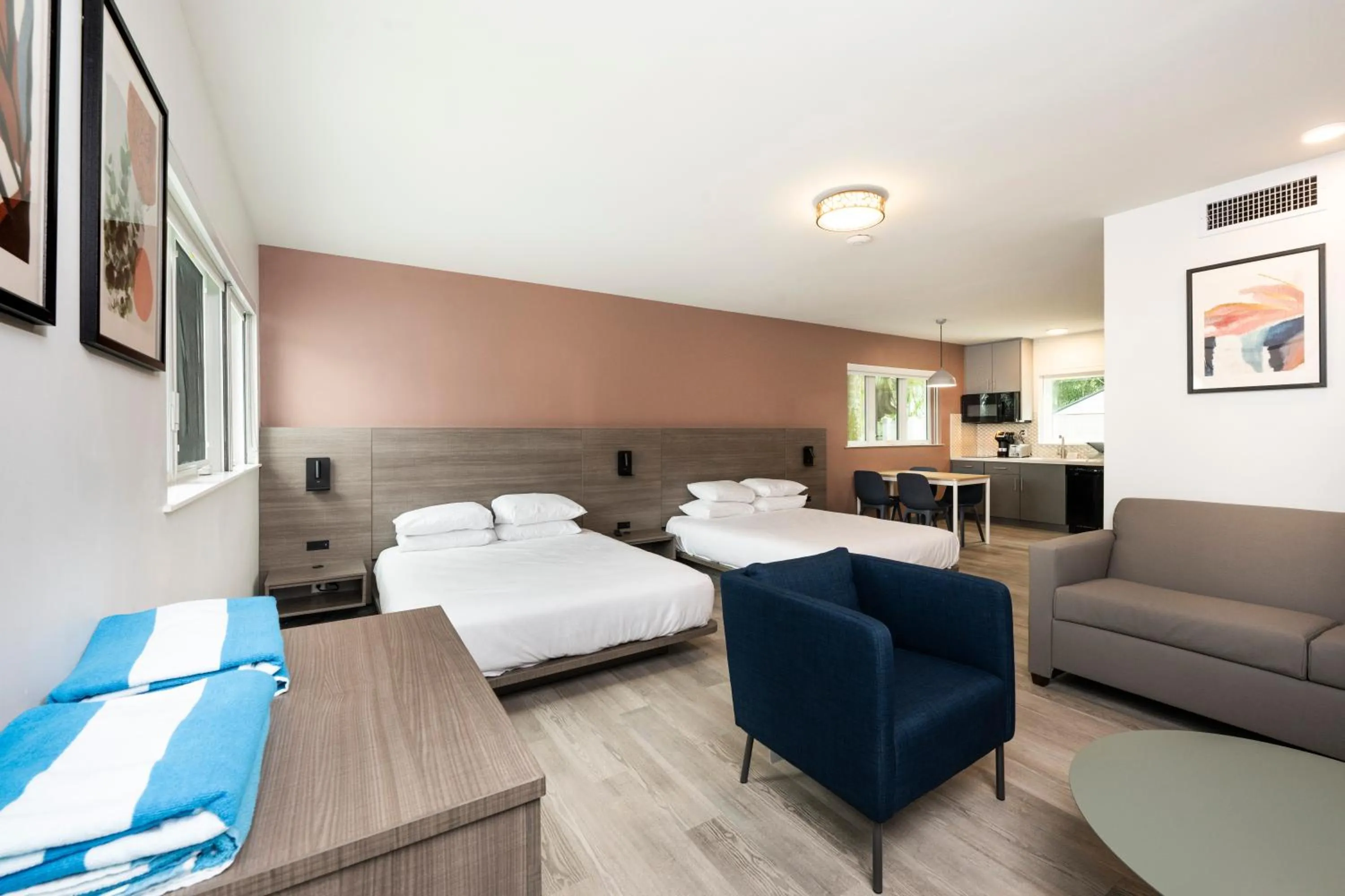 Bed in Rolo Beach Hotel