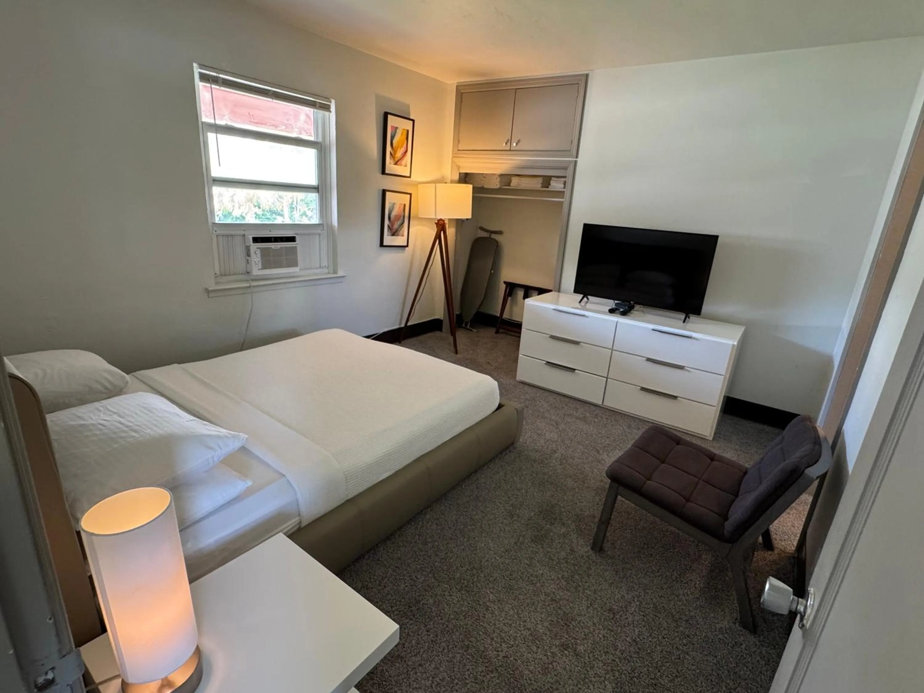 Bed in Rolo Beach Hotel