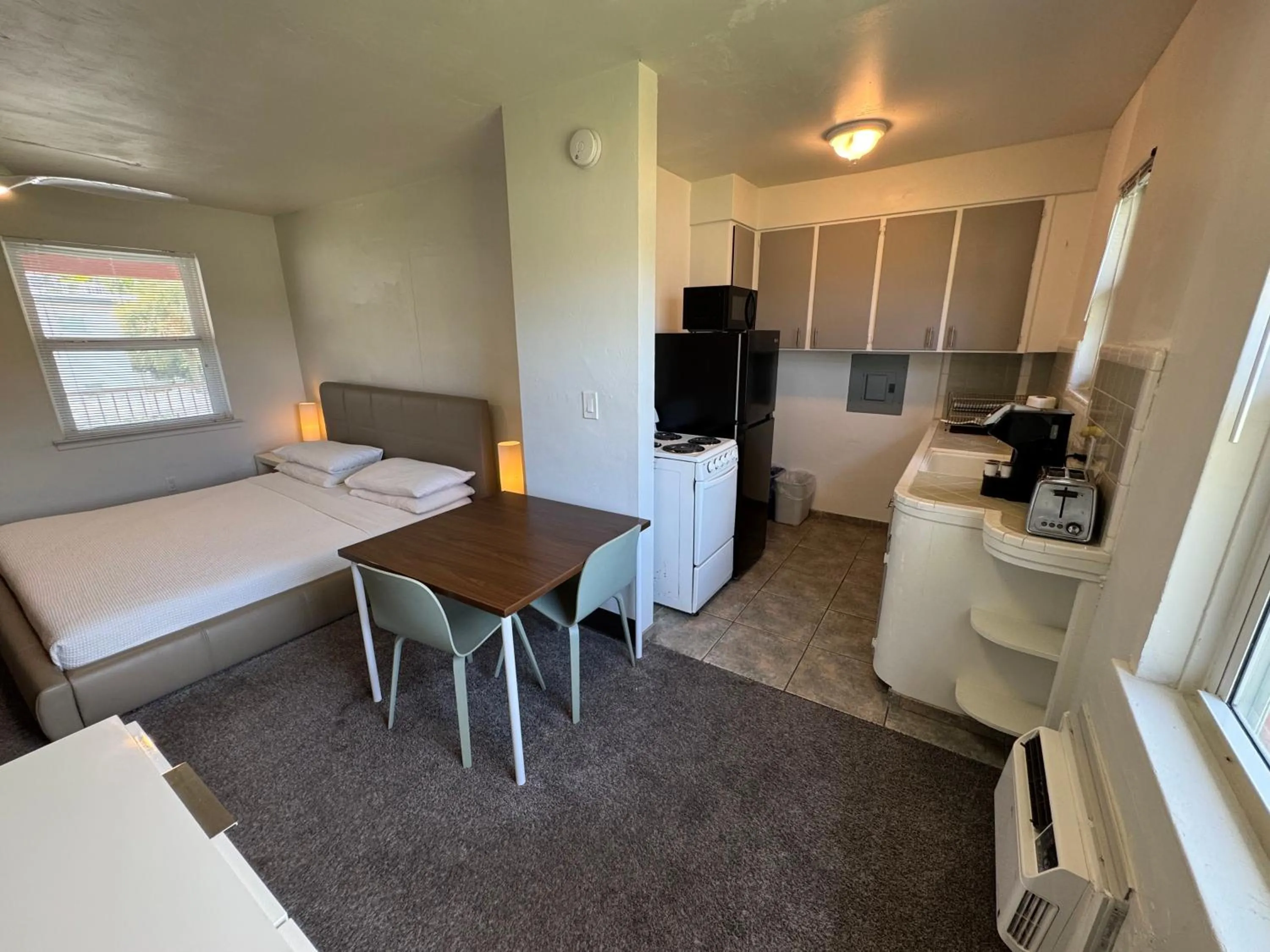 Bed in Rolo Beach Hotel