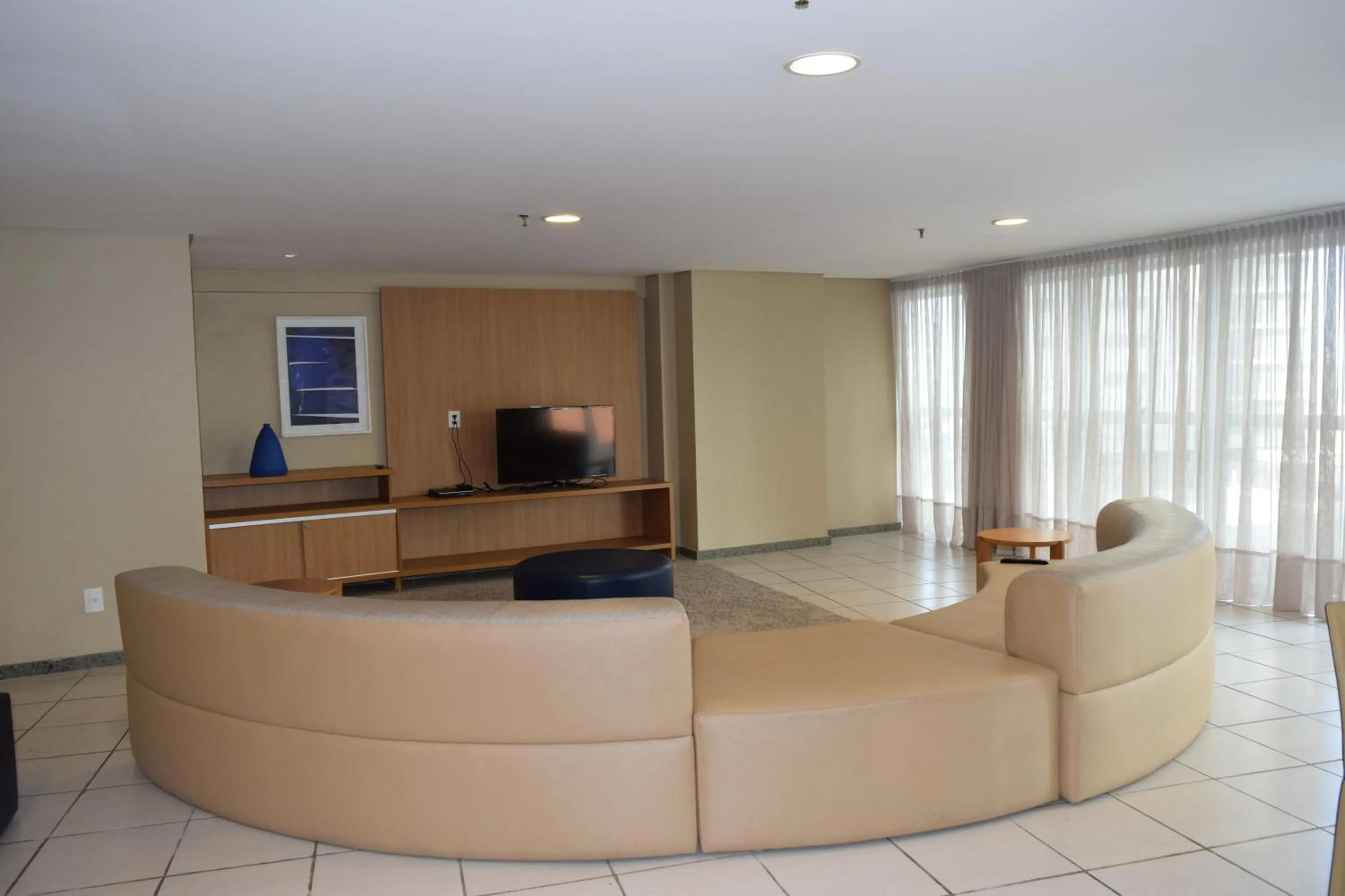 Communal lounge/ TV room in VIP Beira Mar Residence