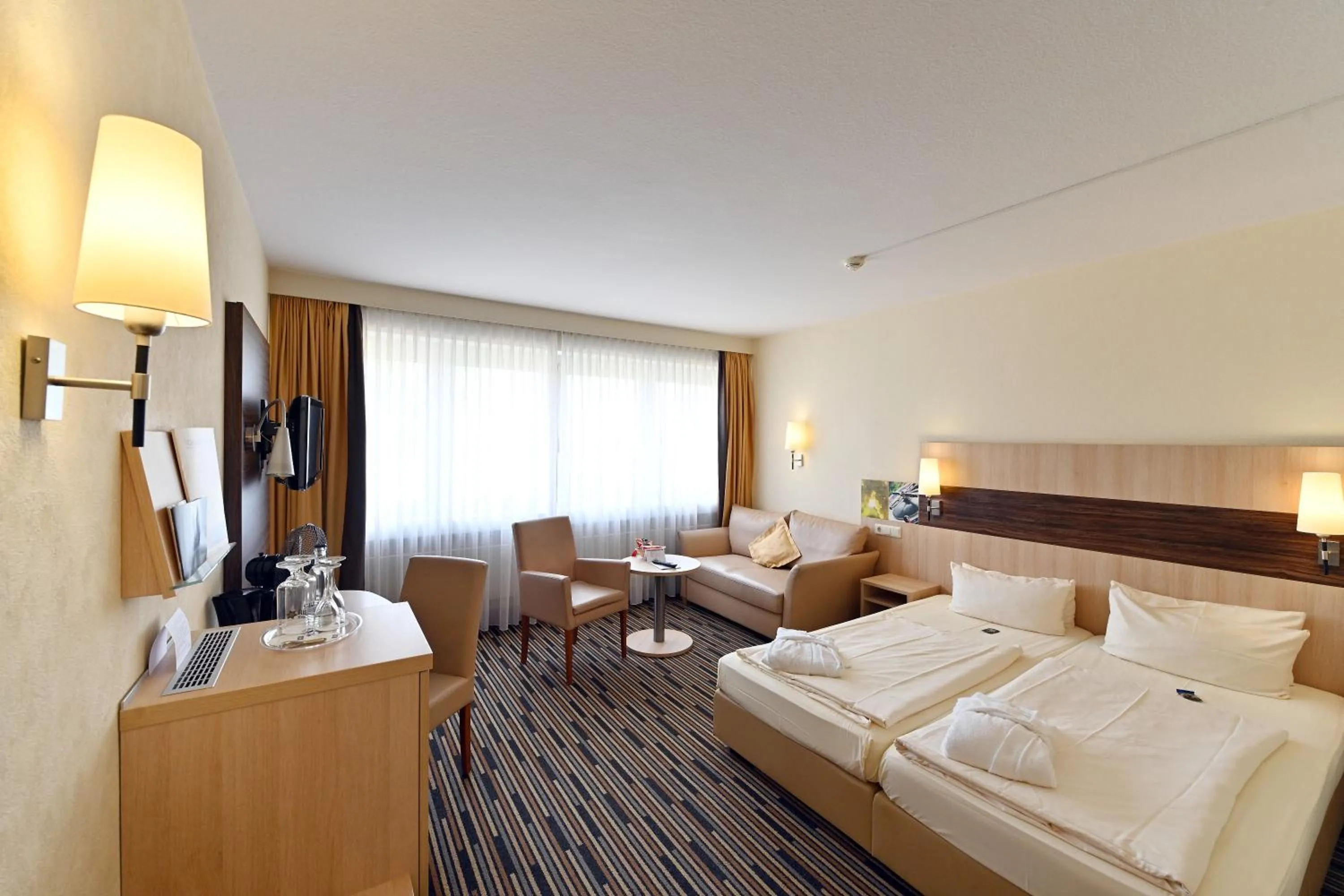 Photo of the whole room, Bed in Kurpark-Hotel