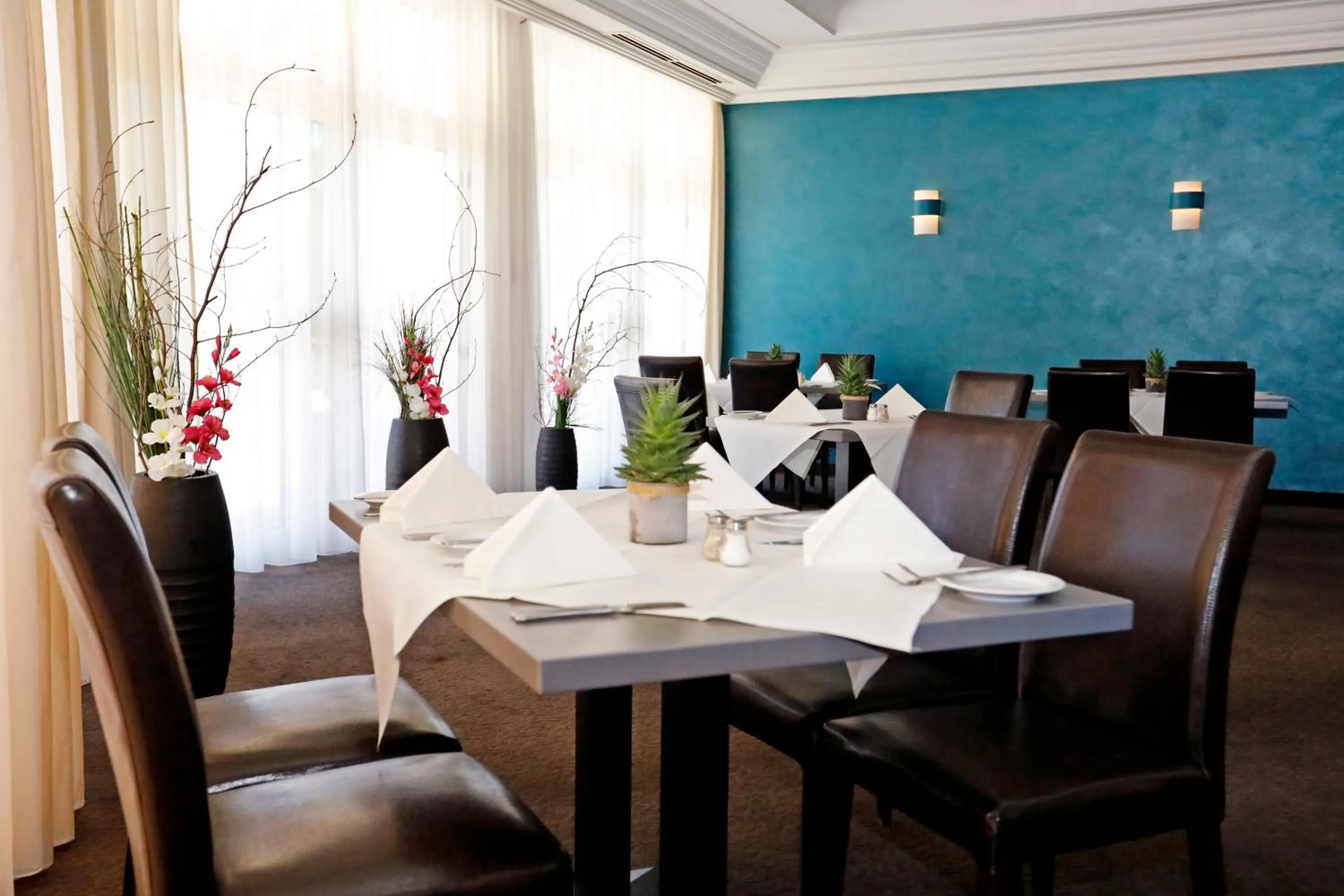 Restaurant/places to eat in Kurpark-Hotel