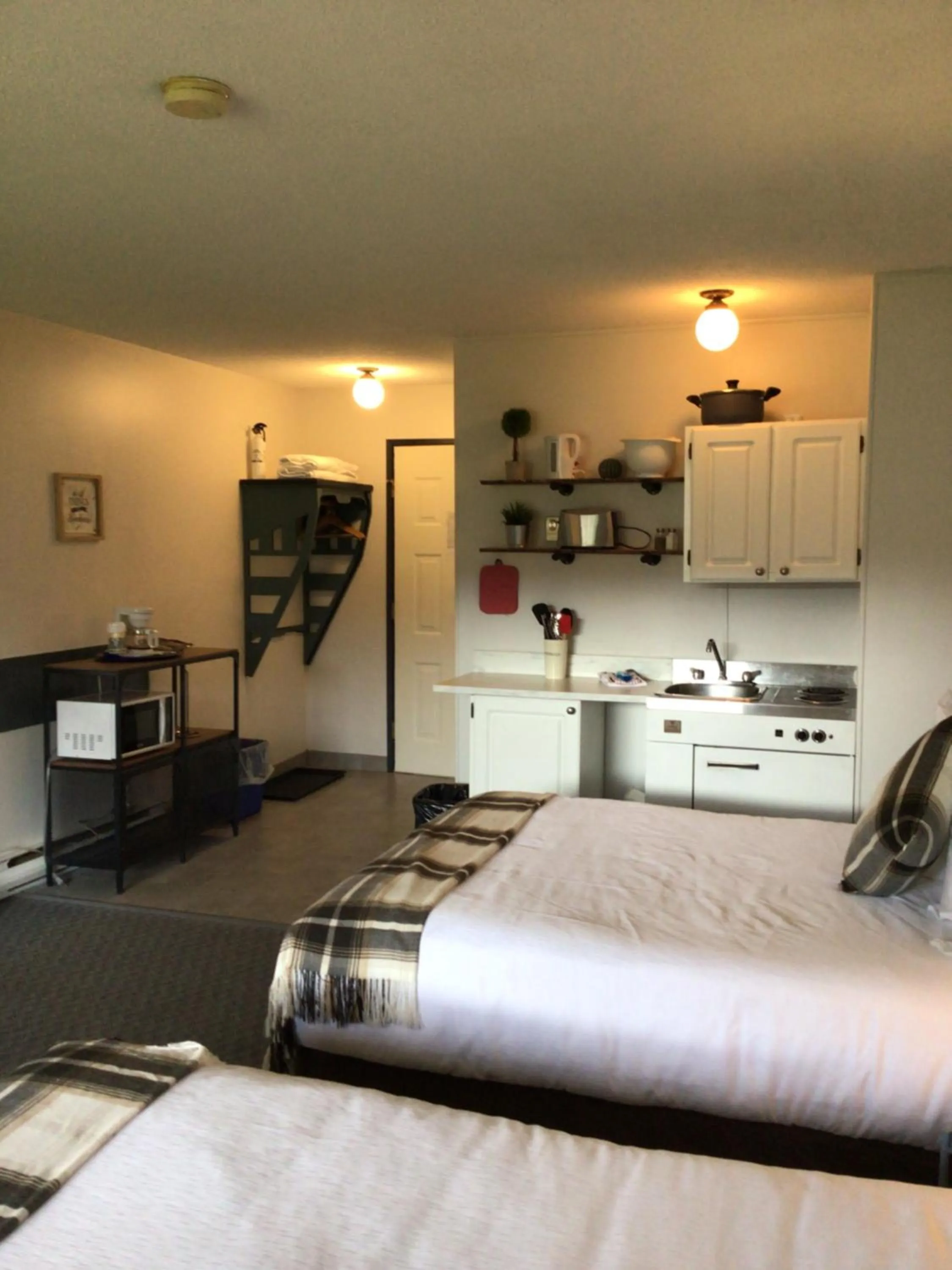 Christina Lake Motel and RV Park