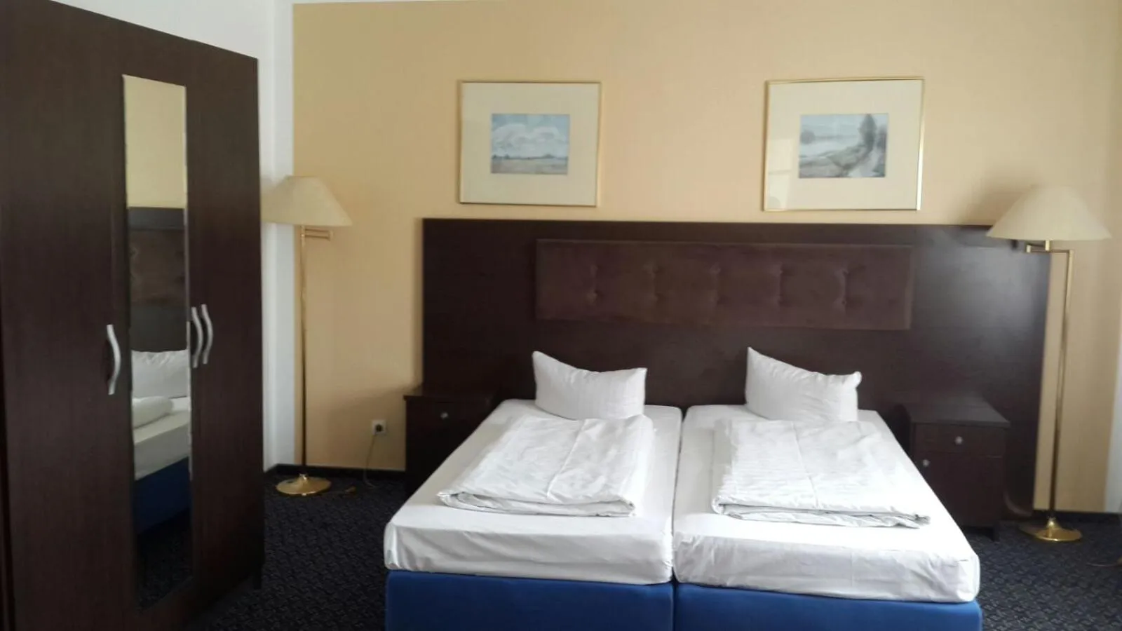 Bed in Hotel Starkenburger Hof